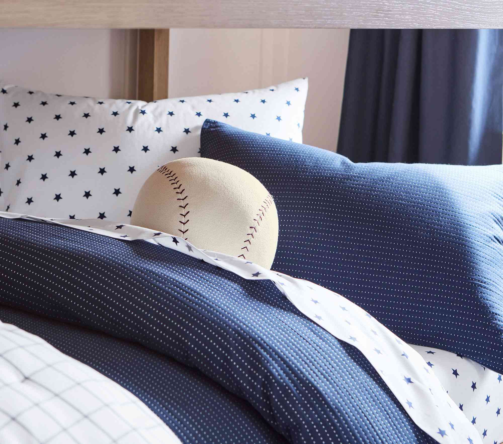 Reversible Matelasse Duvet Cover & Shams