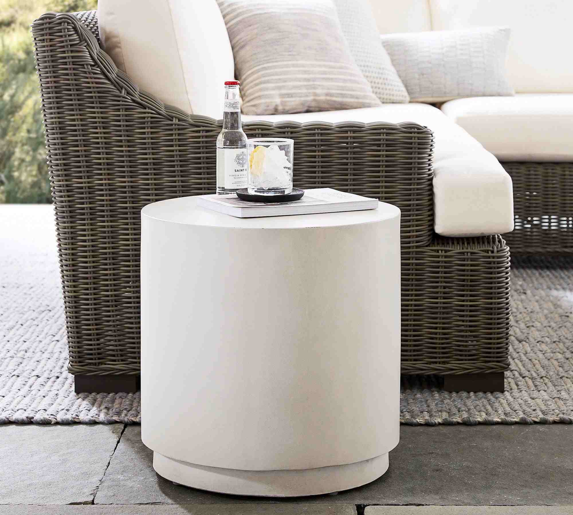 Pomona Indoor/Outdoor 18" Concrete Round Side Table