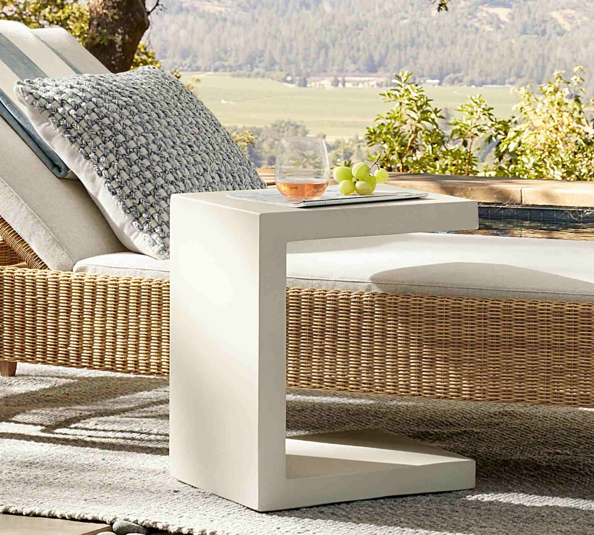 Pomona 17" Concrete Outdoor C-Table