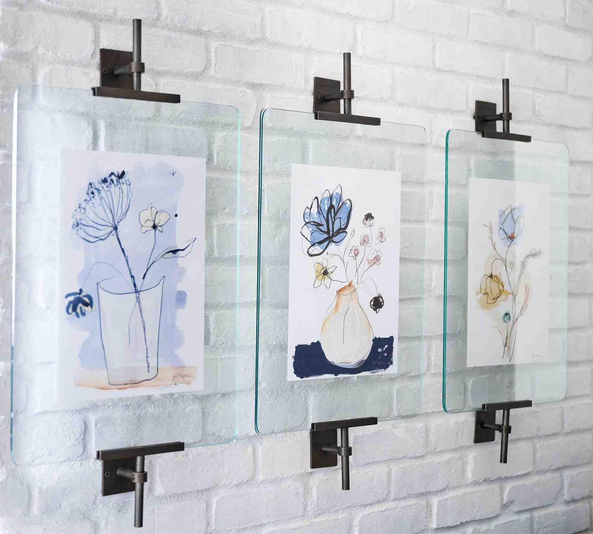 Reign Wall Mounted Easel Frame