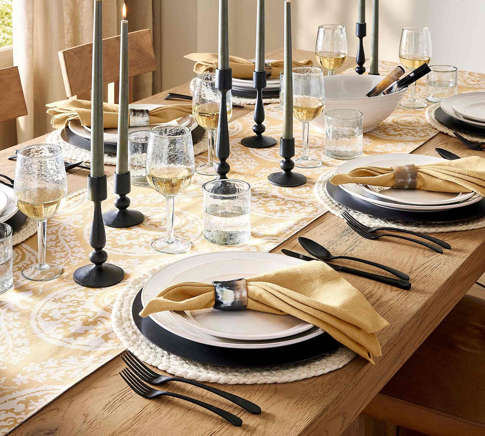 Lena Medallion Organic Cotton Table Runner