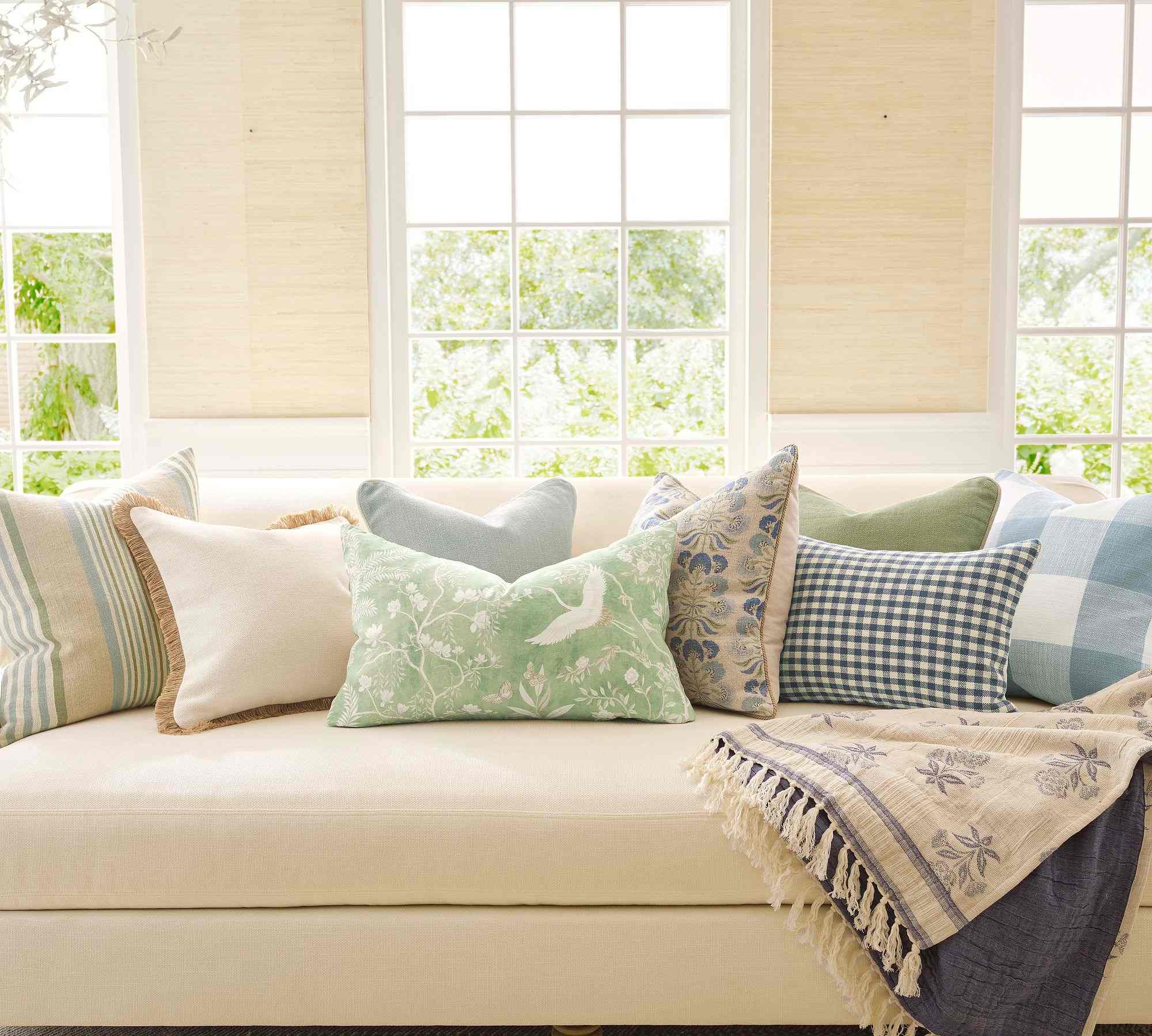 Everyday Linen Piped Pillow