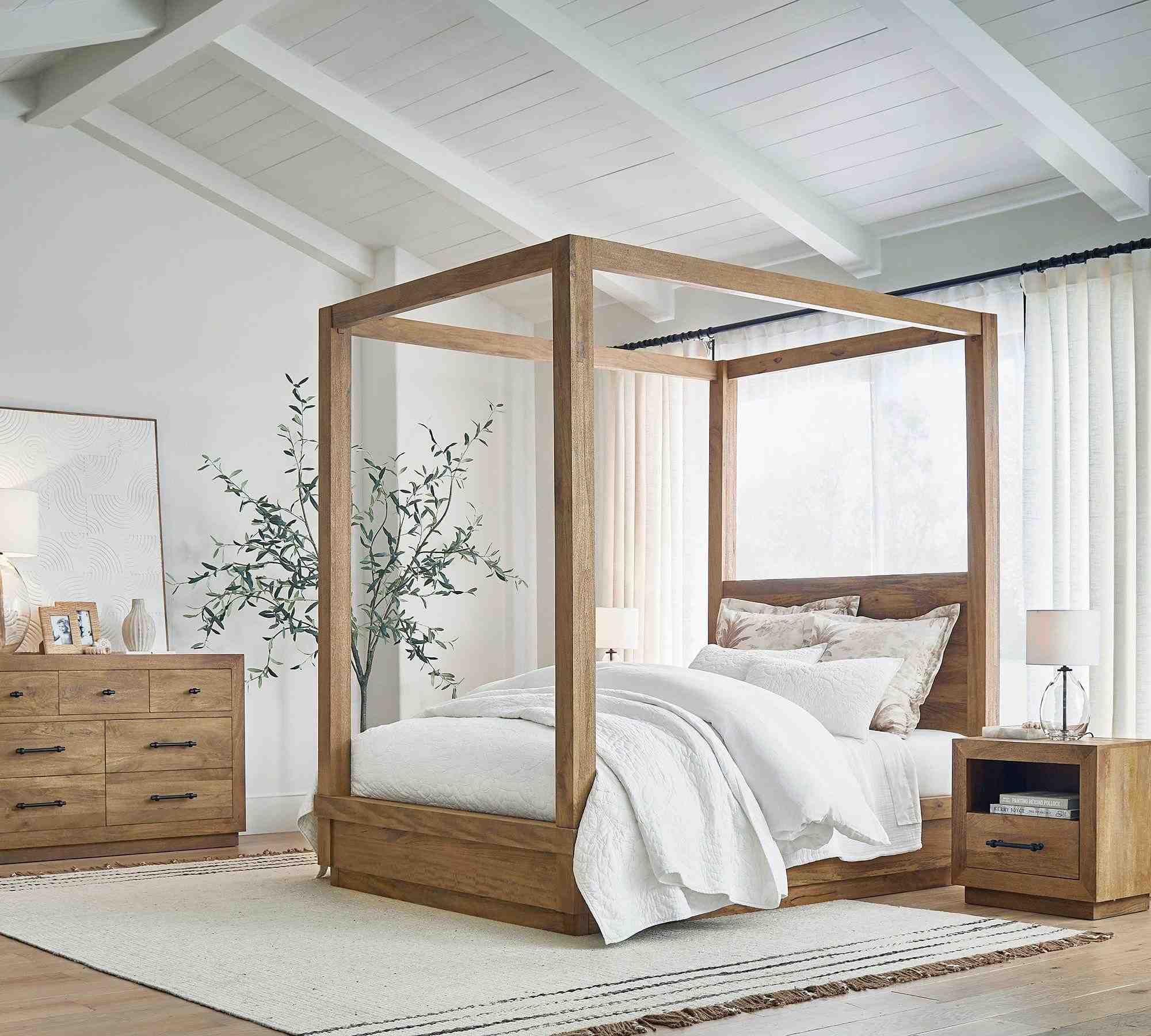 Oakleigh Canopy Bed