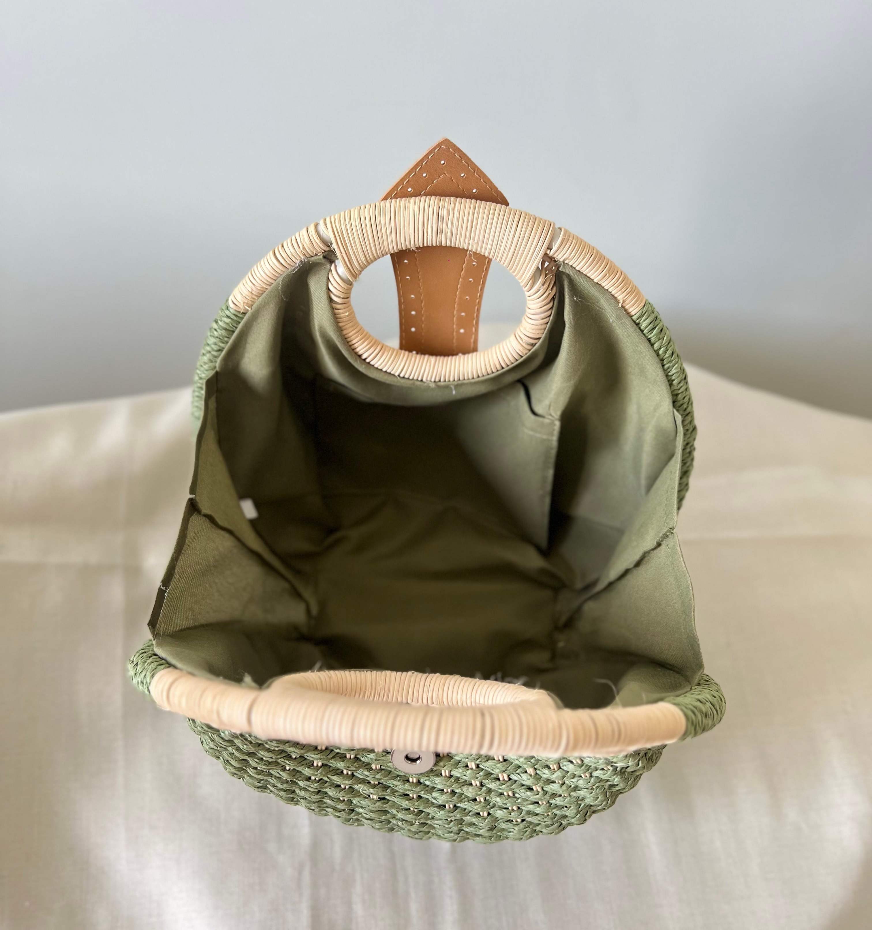 Shell Shaped Raffia Bucket Bag