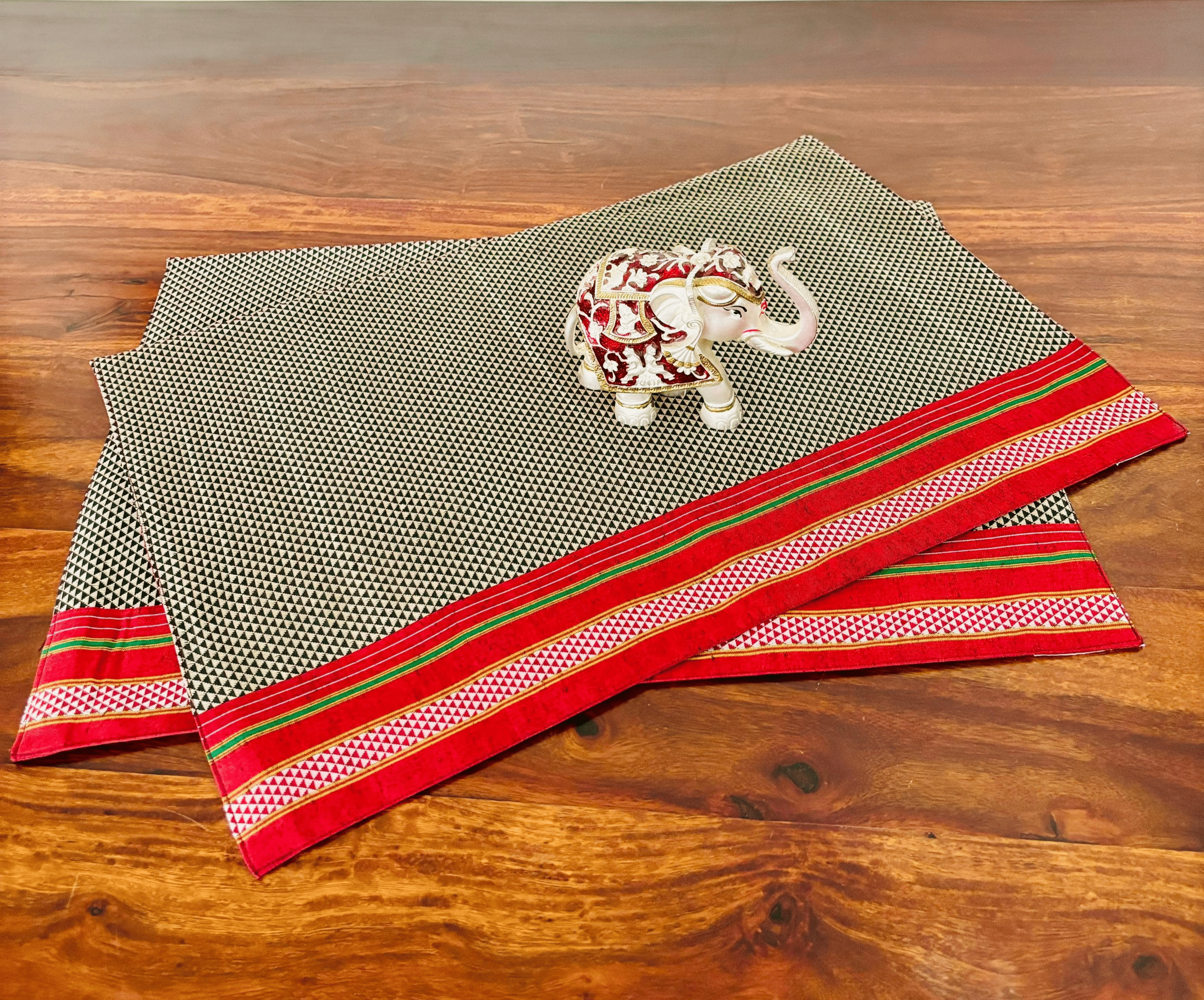 Khun Table Mat
