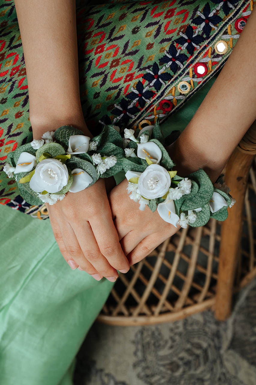 Floral art | White & Green Braclet undefined