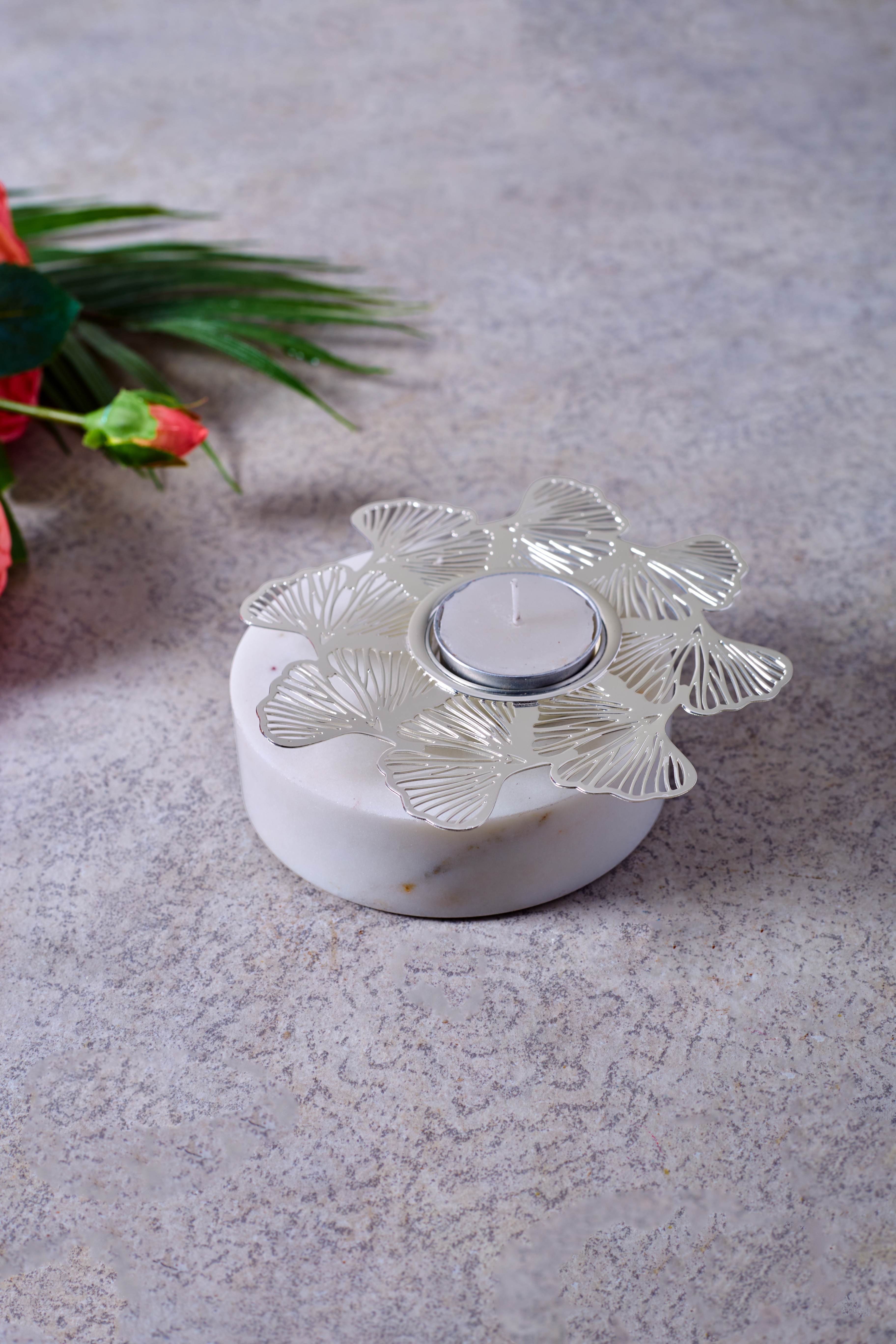 White ginkgo tealight