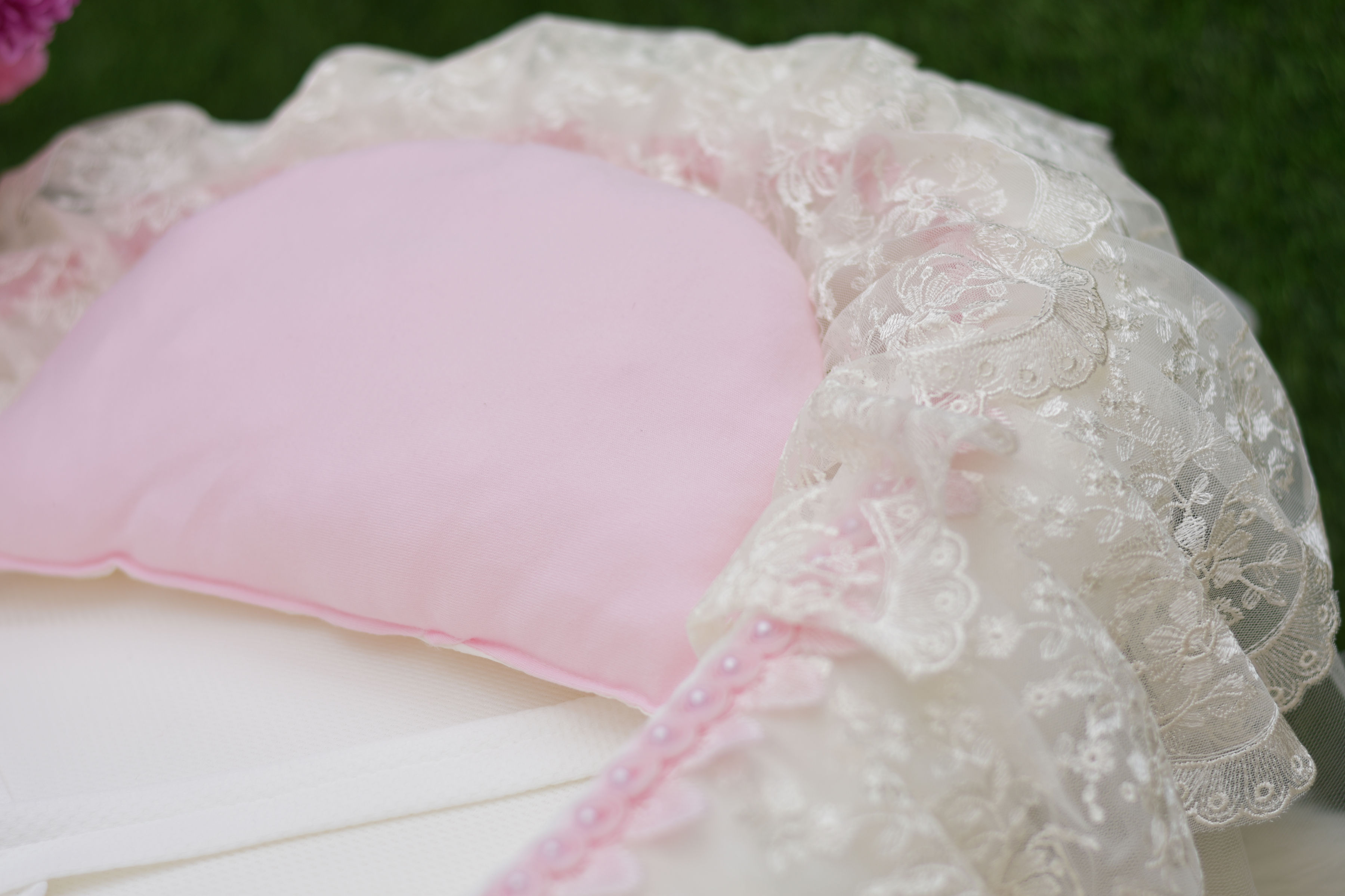 Roseate Den Classic Baby Nest