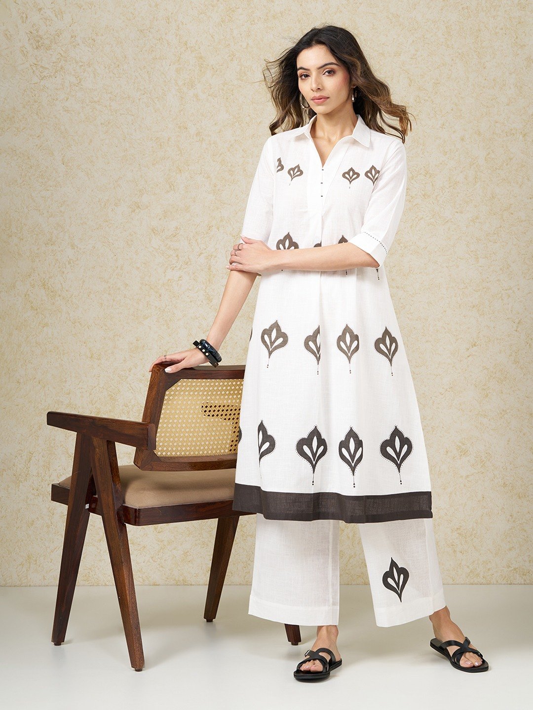 White Motif Print Collared Kurta
