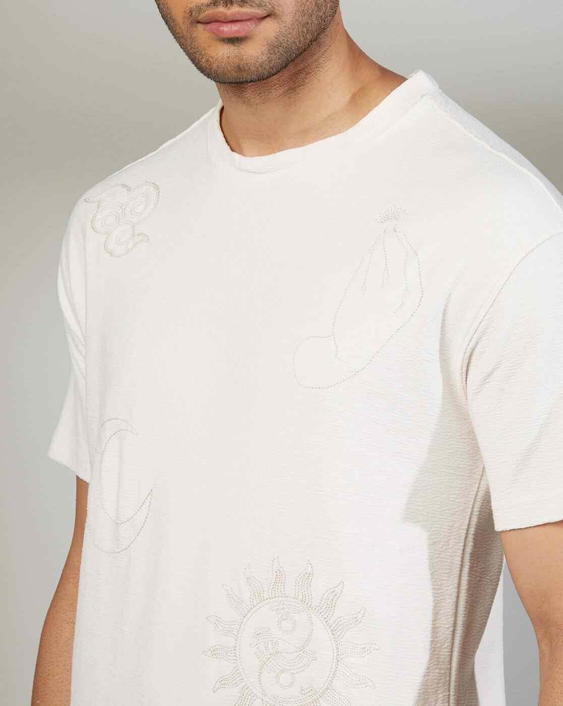 Rev-Verse | Men Embroidered Relaxed Fit Crew-Neck T-Shirt|3