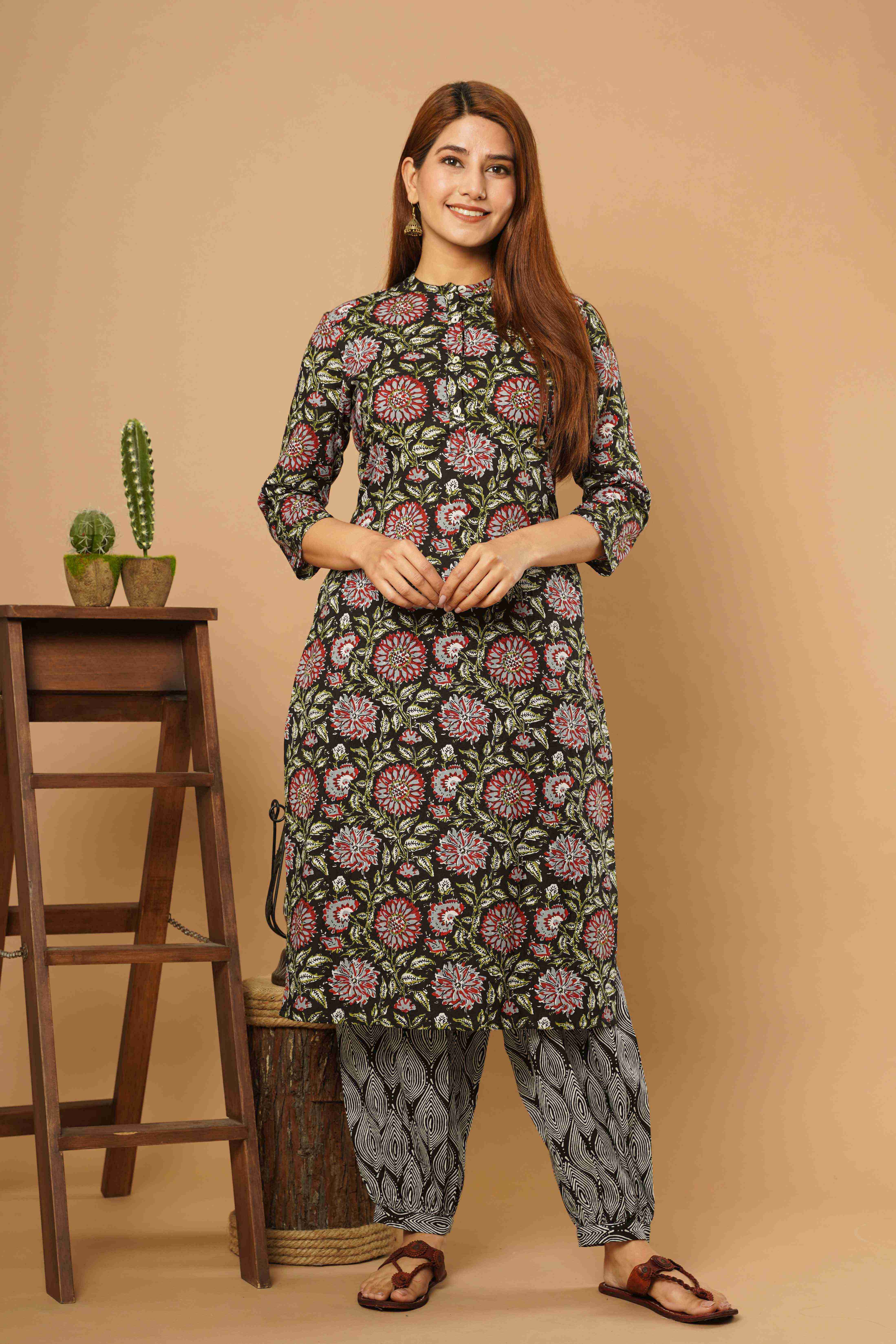 Women Floral Printed Pure Cotton Kurta With Salwar