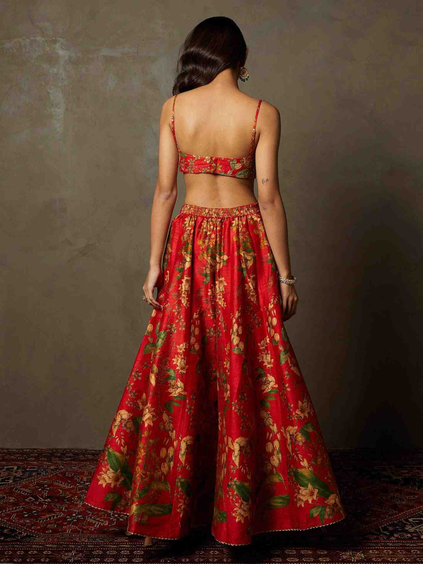 Red & Beige Water Lily Ensemble