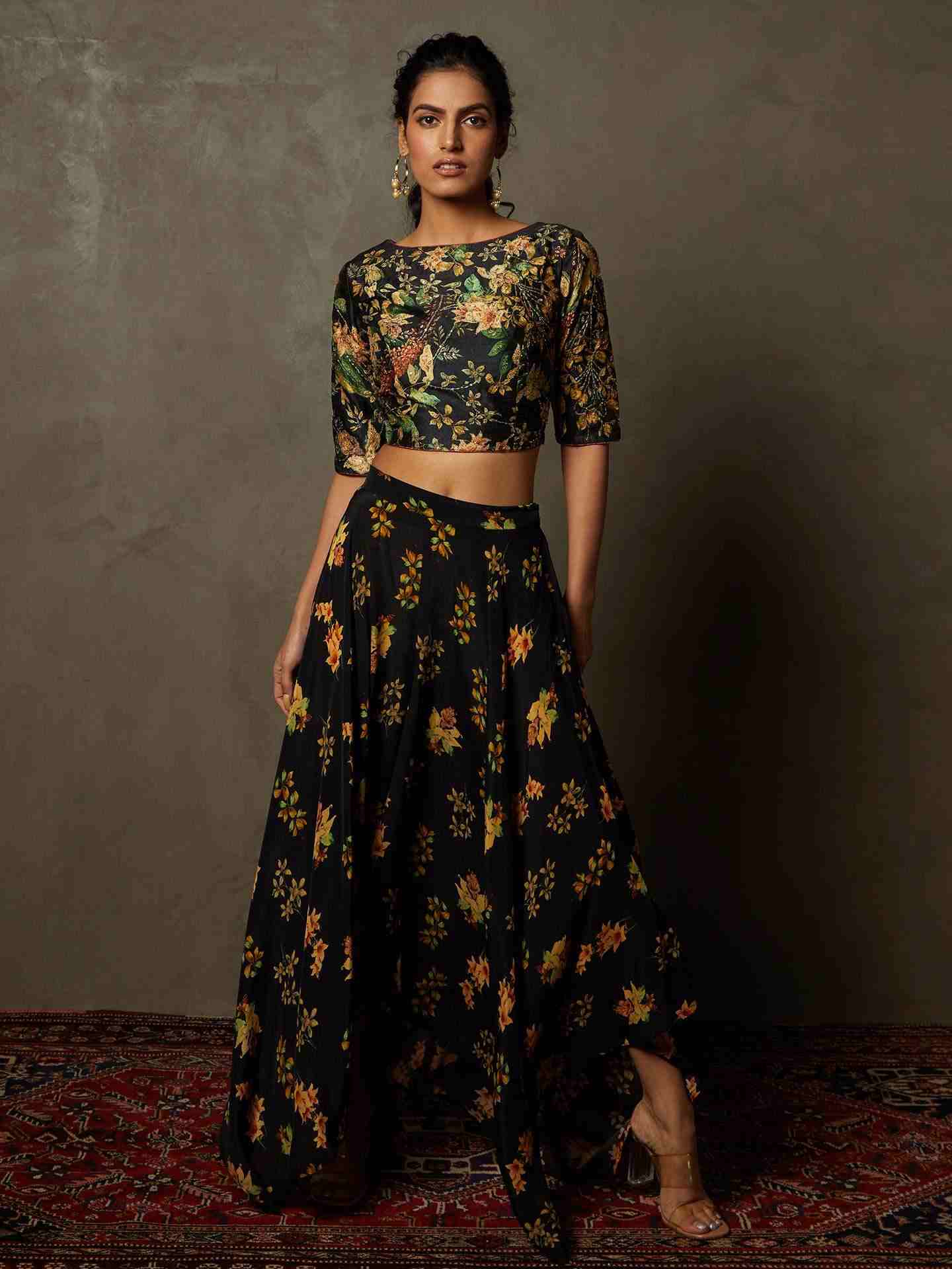 Black & Beige Water Lily Floral Ensemble