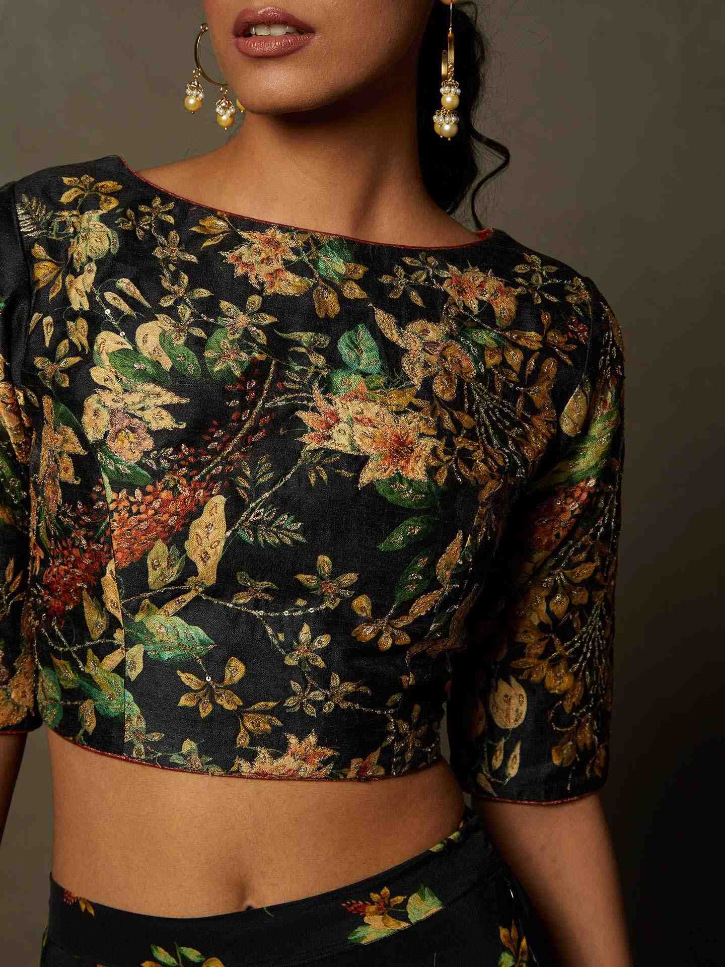 Black & Beige Water Lily Floral Ensemble