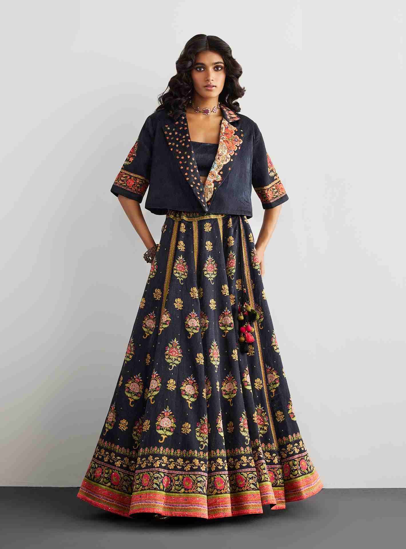 Black & Multi Pushvapan Ensemble