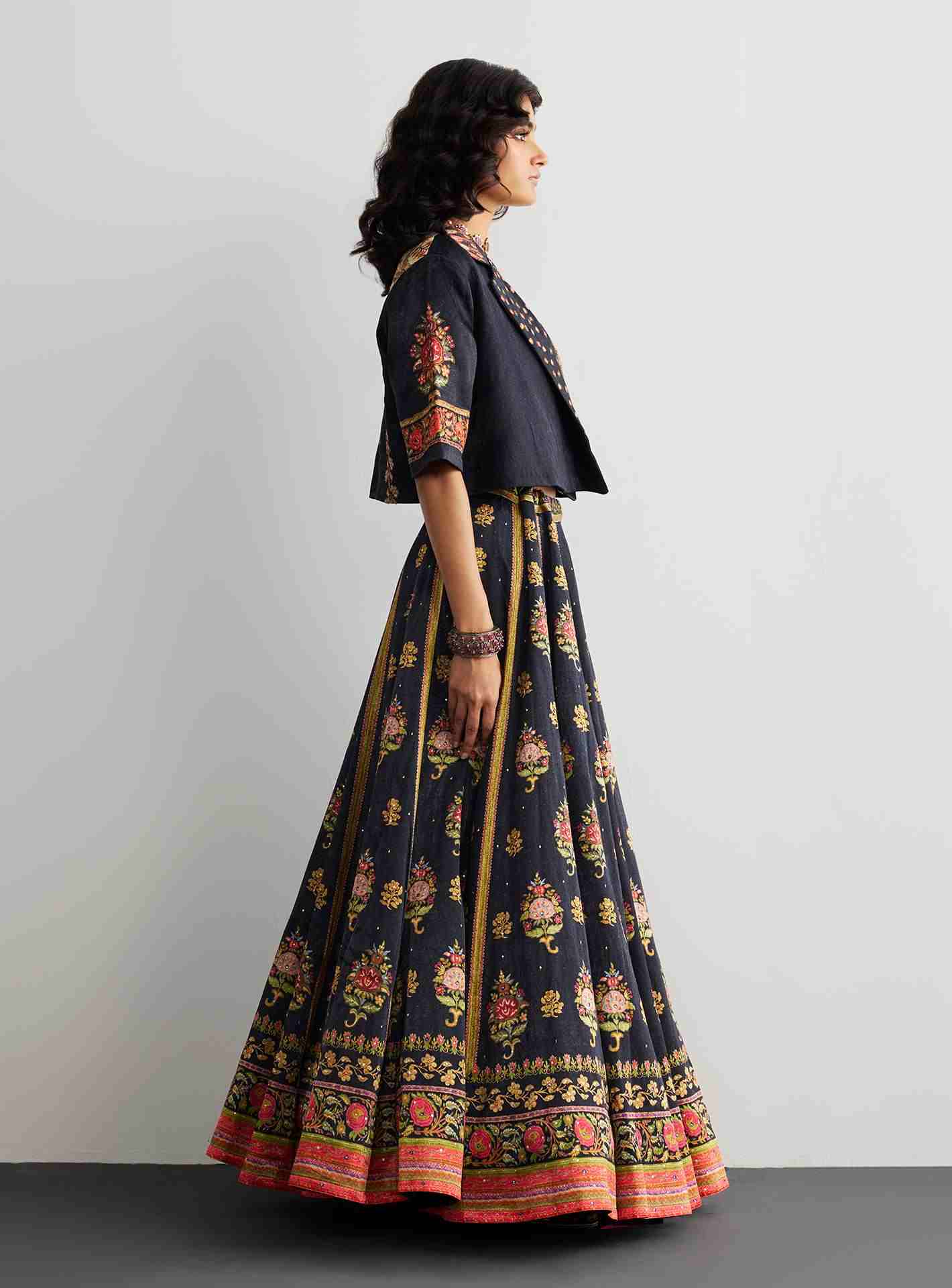 Black & Multi Pushvapan Ensemble