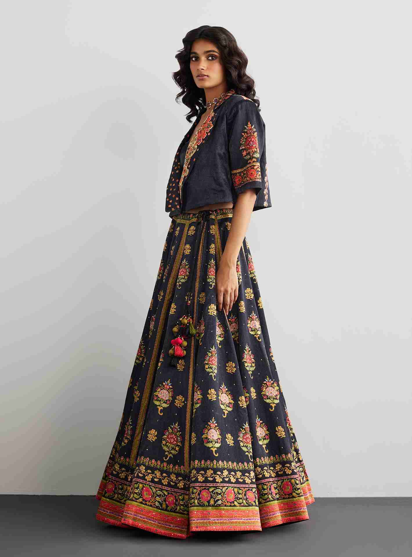 Black & Multi Pushvapan Ensemble