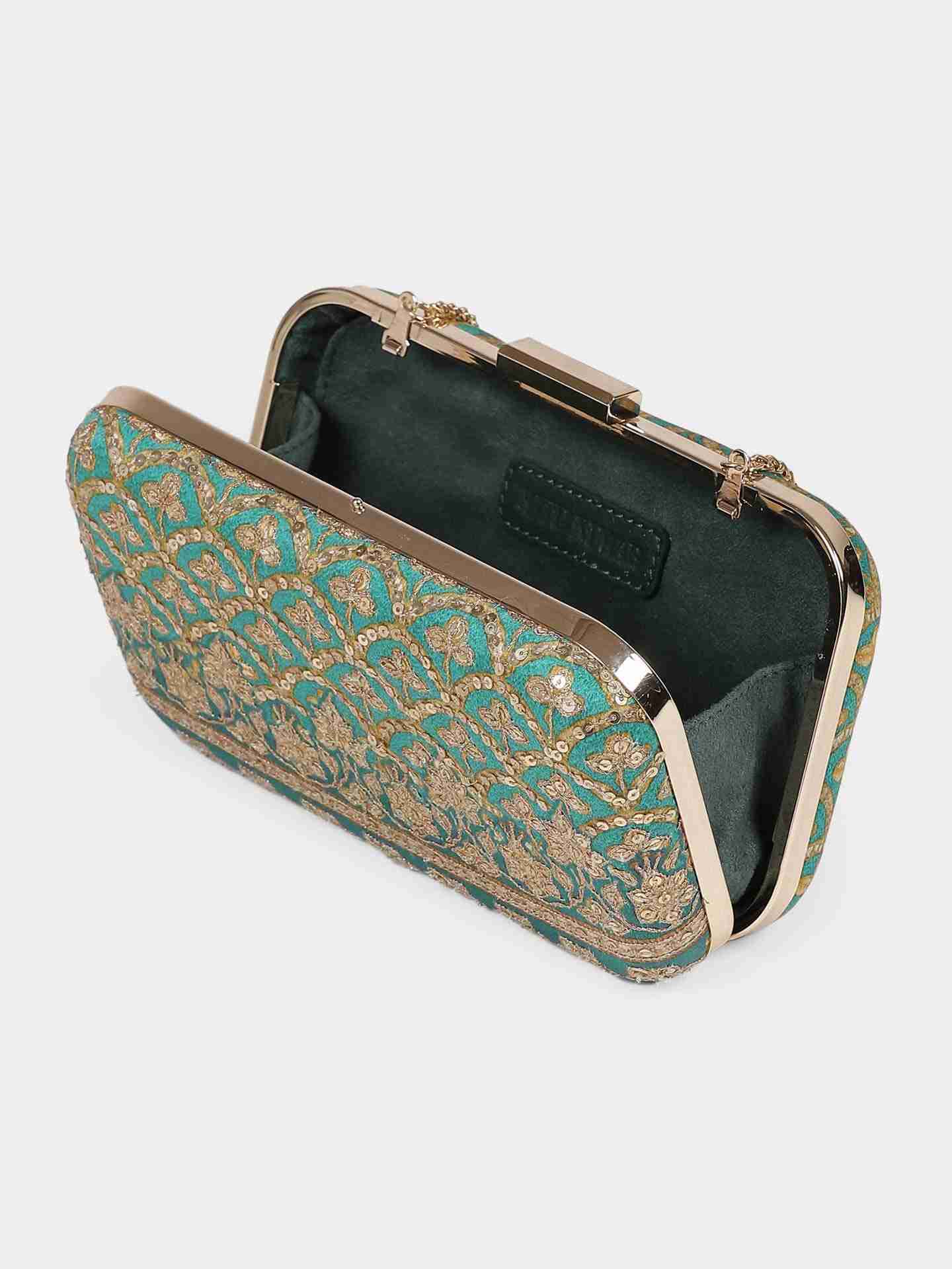 Emerald Satnam Clutch