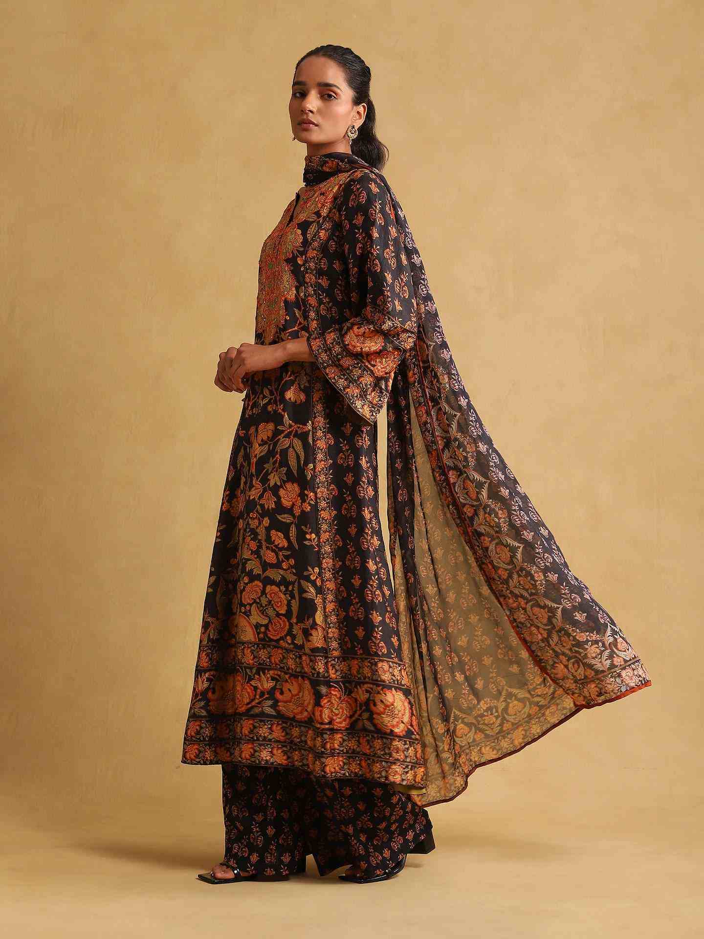 Black & Multi Kalamkriti Suit Set
