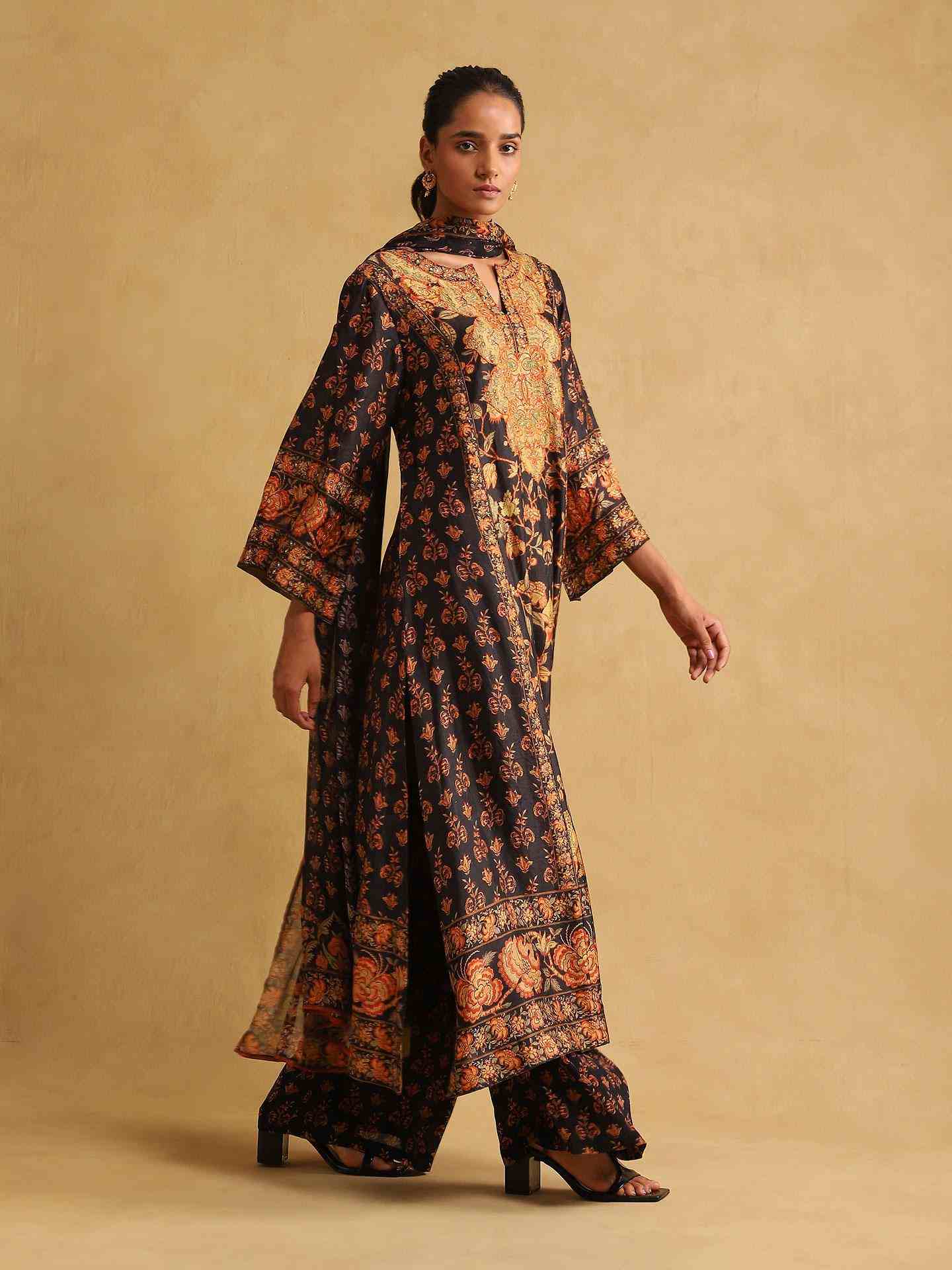 Black & Multi Kalamkriti Suit Set