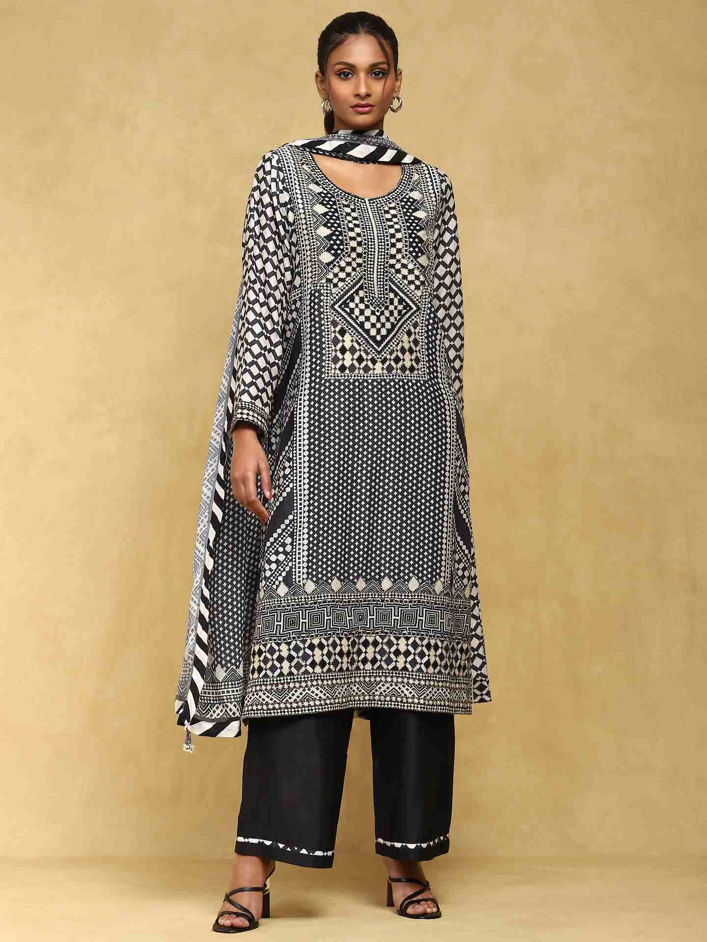 Black Baijayanti Suit Set