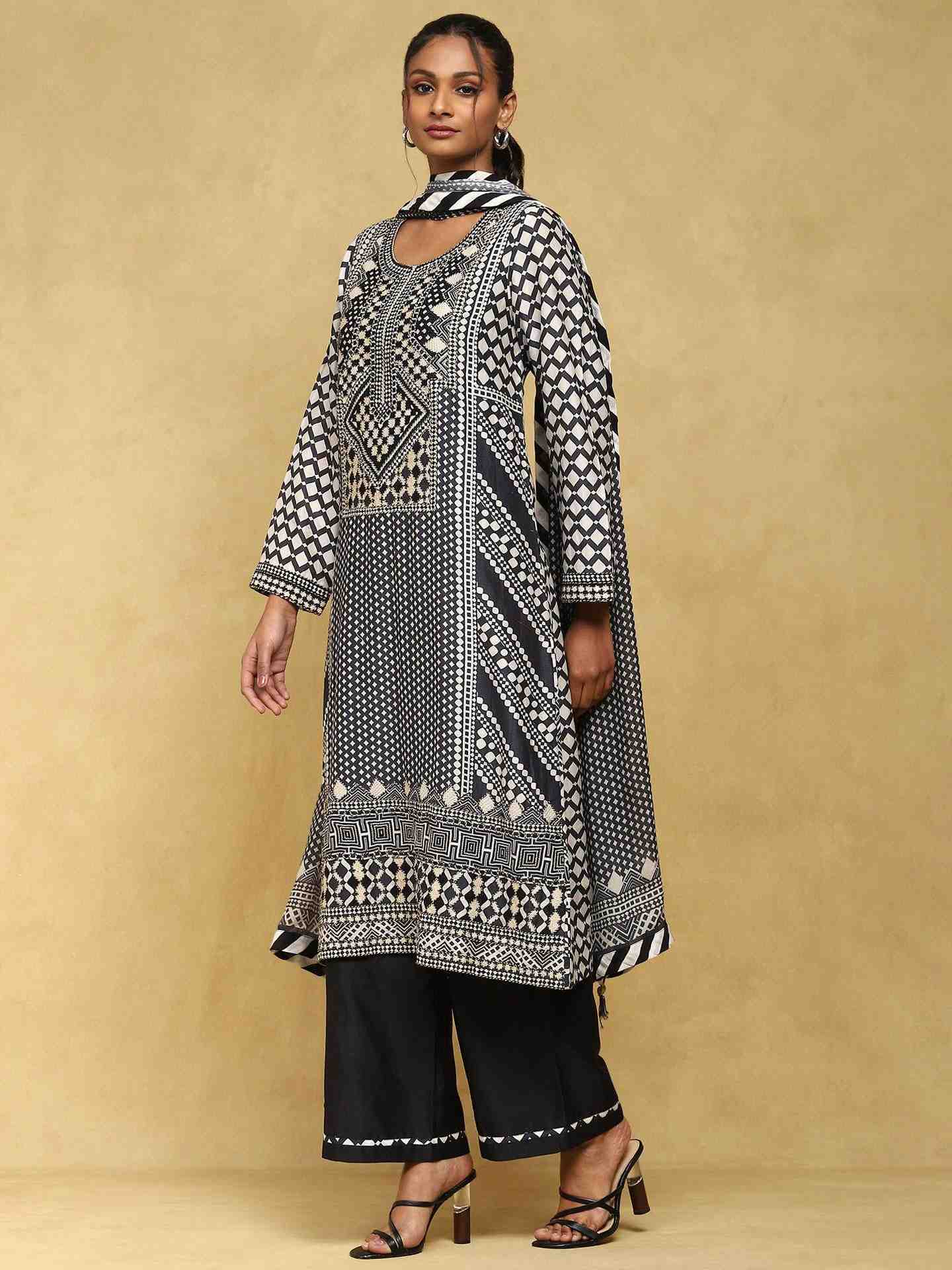 Black Baijayanti Suit Set