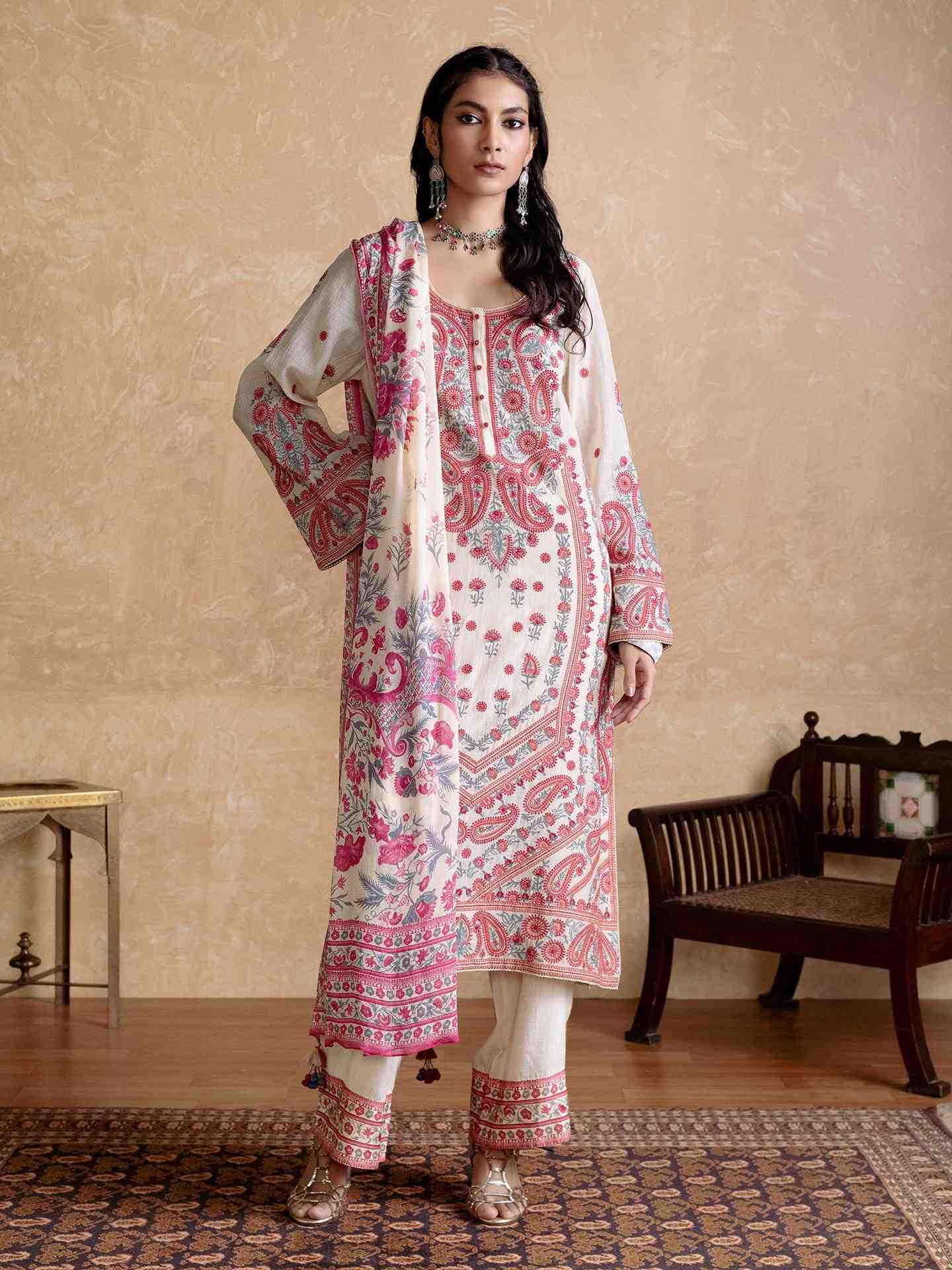 Off White Zuri Solid Suit Set