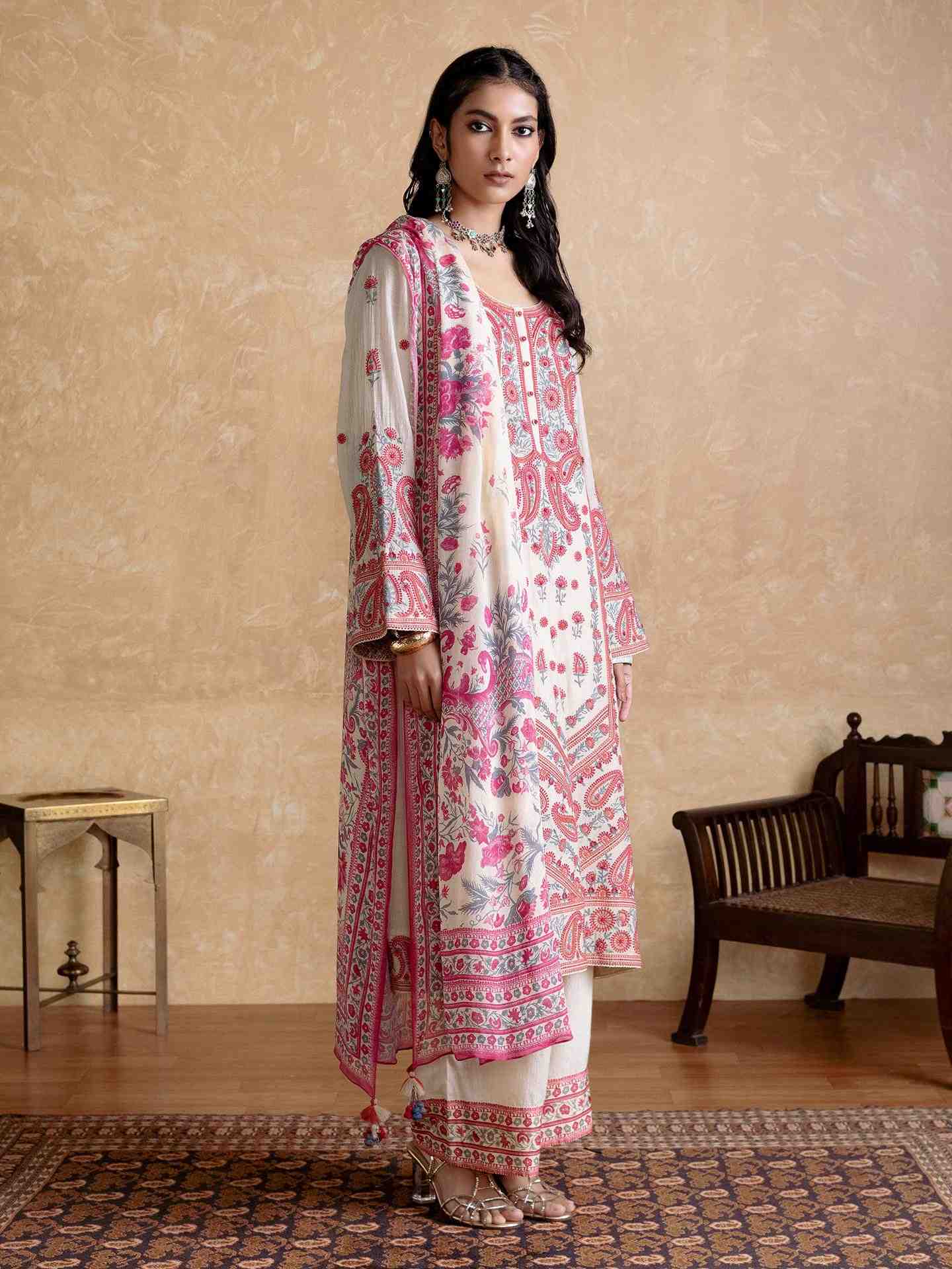 Off White Zuri Solid Suit Set