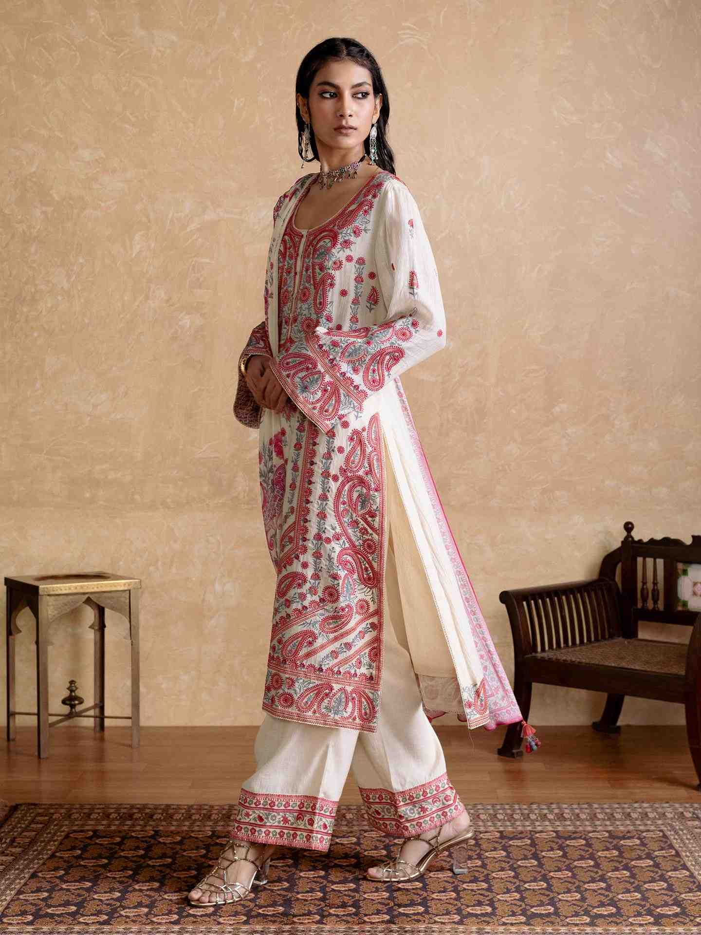 Off White Zuri Solid Suit Set