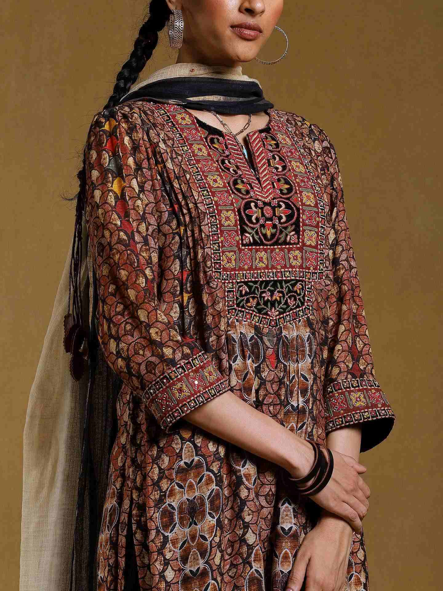 Black Chess Suit Set