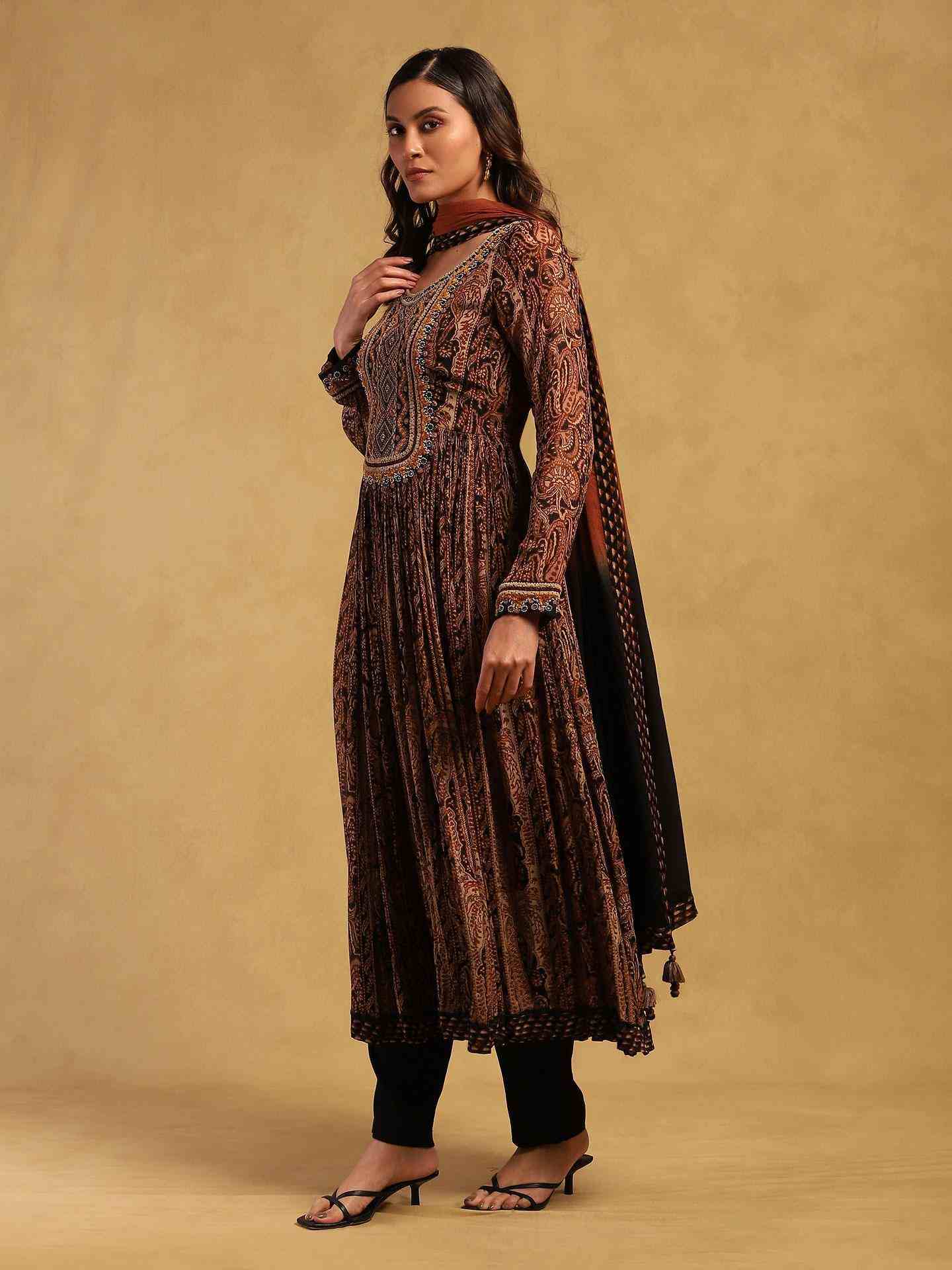 Black Meraki Border Suit Set