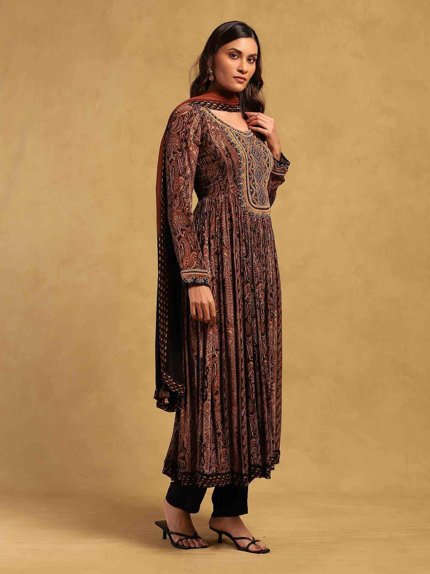 Black Meraki Border Suit Set