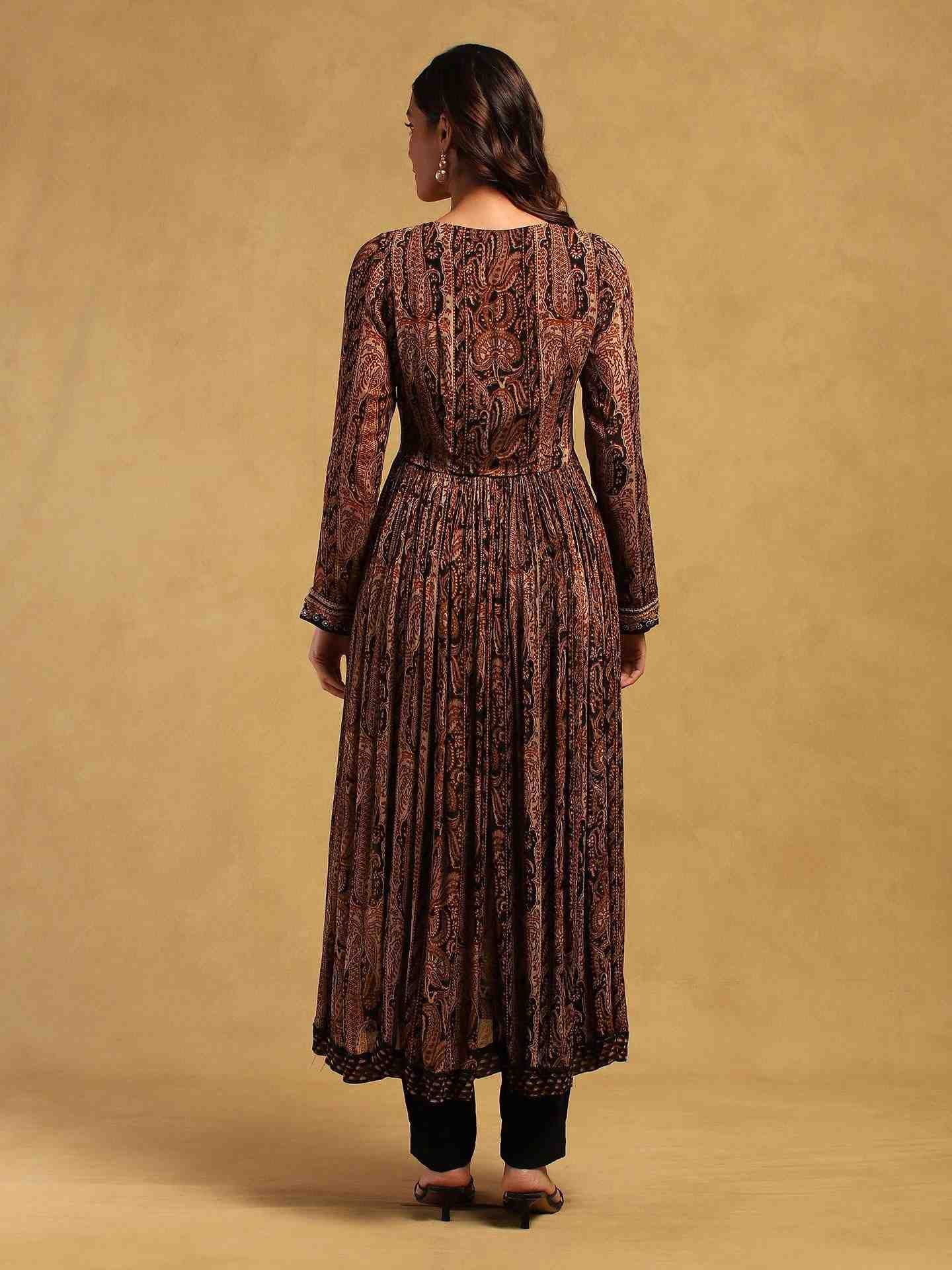 Black Meraki Border Suit Set
