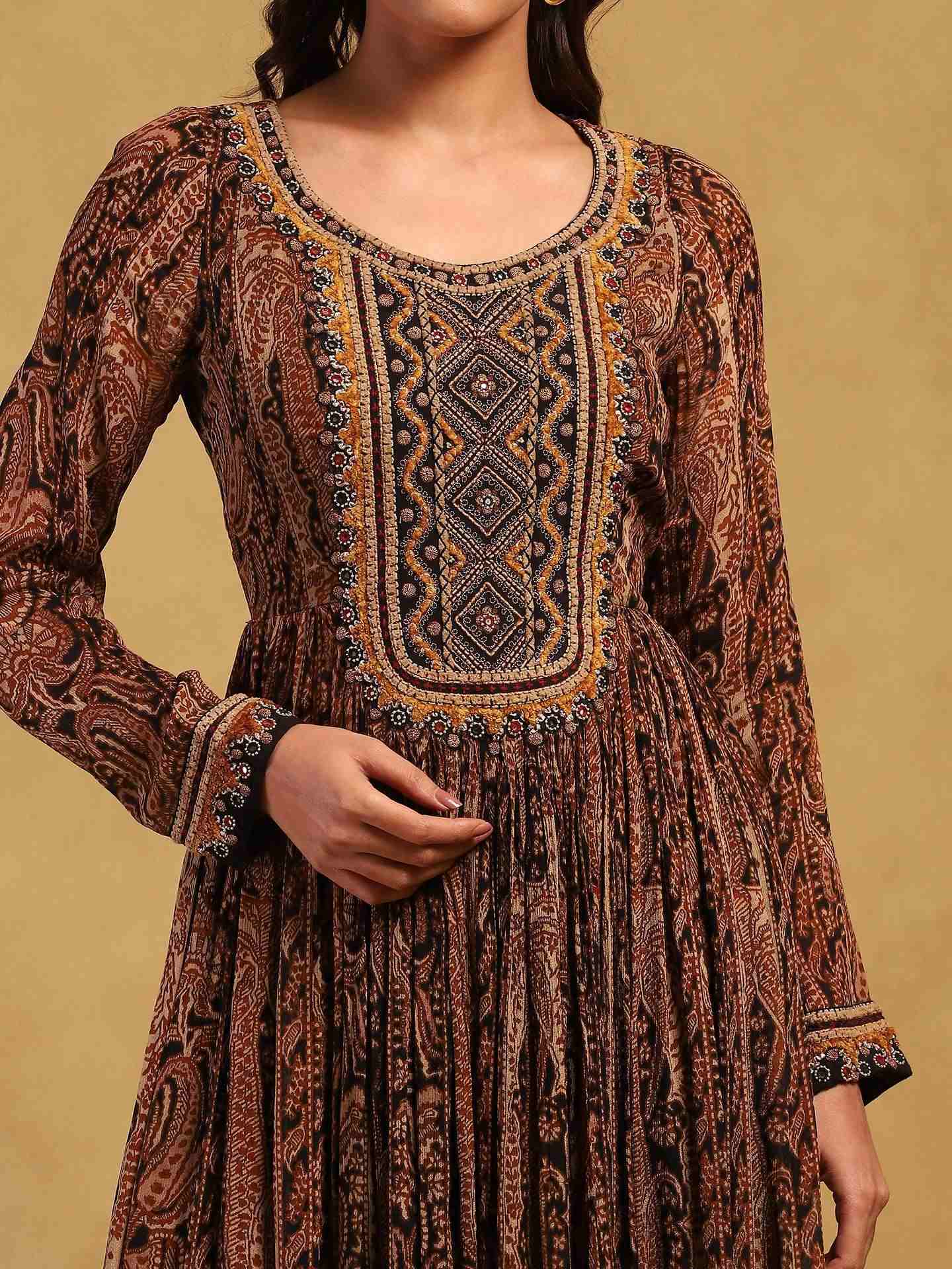 Black Meraki Border Suit Set