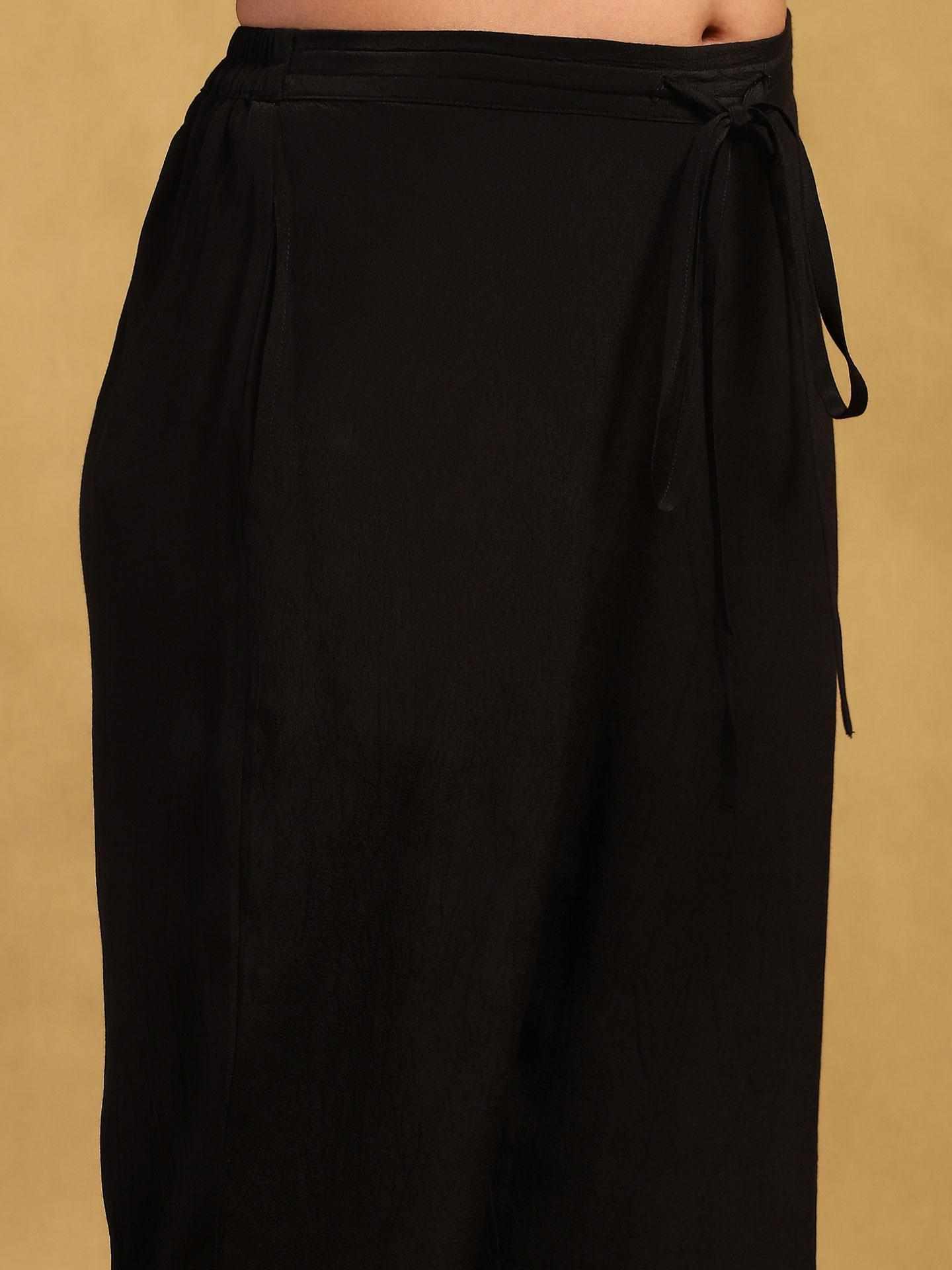 Black Meraki Border Suit Set