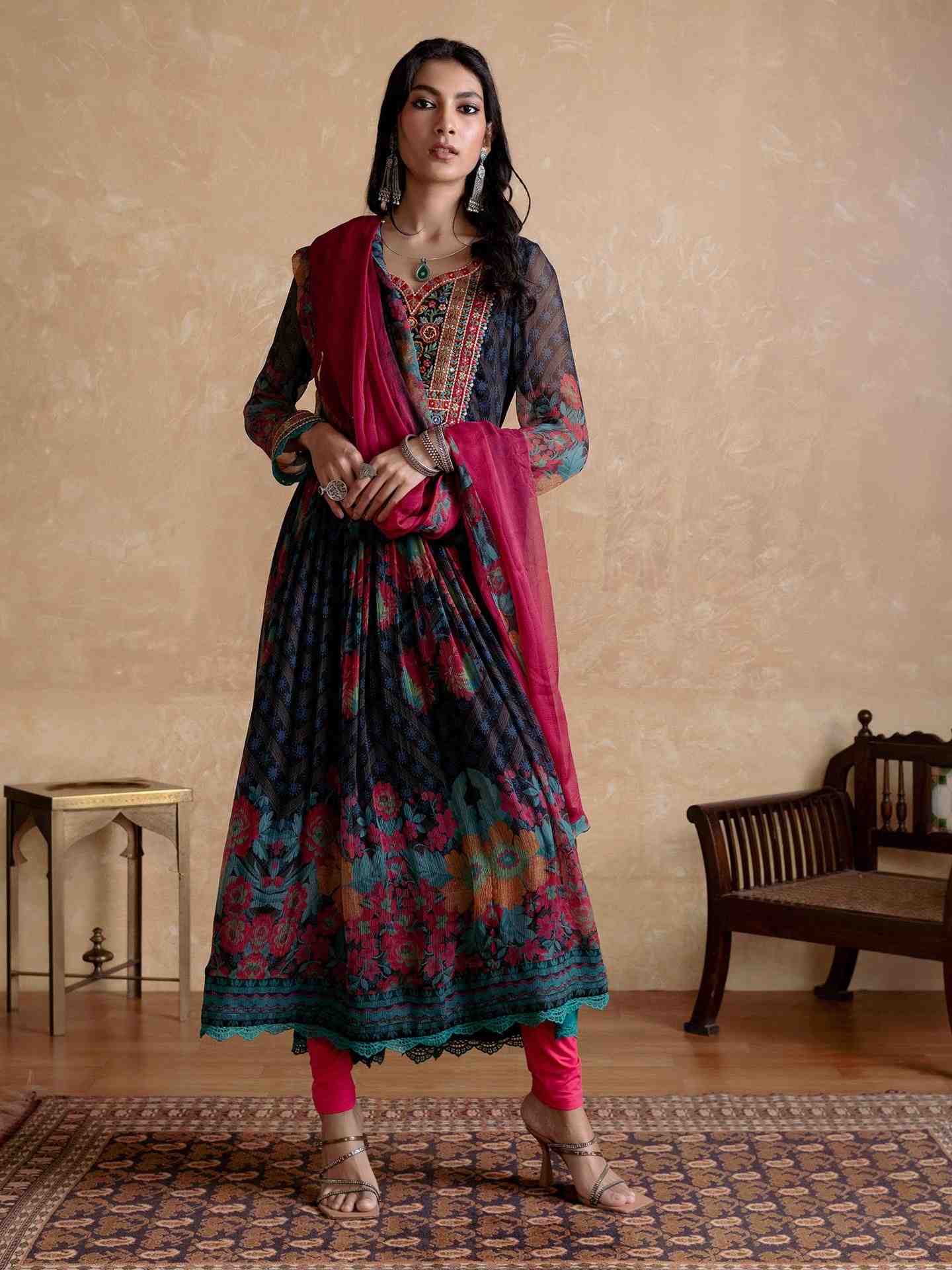 Black Niloufer Suit Set