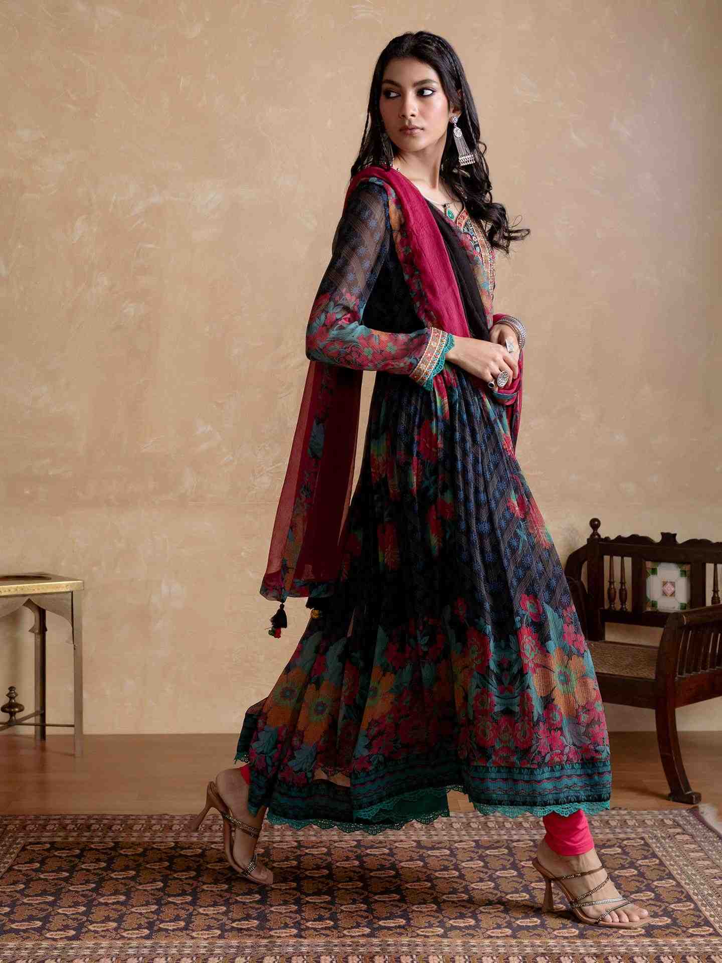 Black Niloufer Suit Set