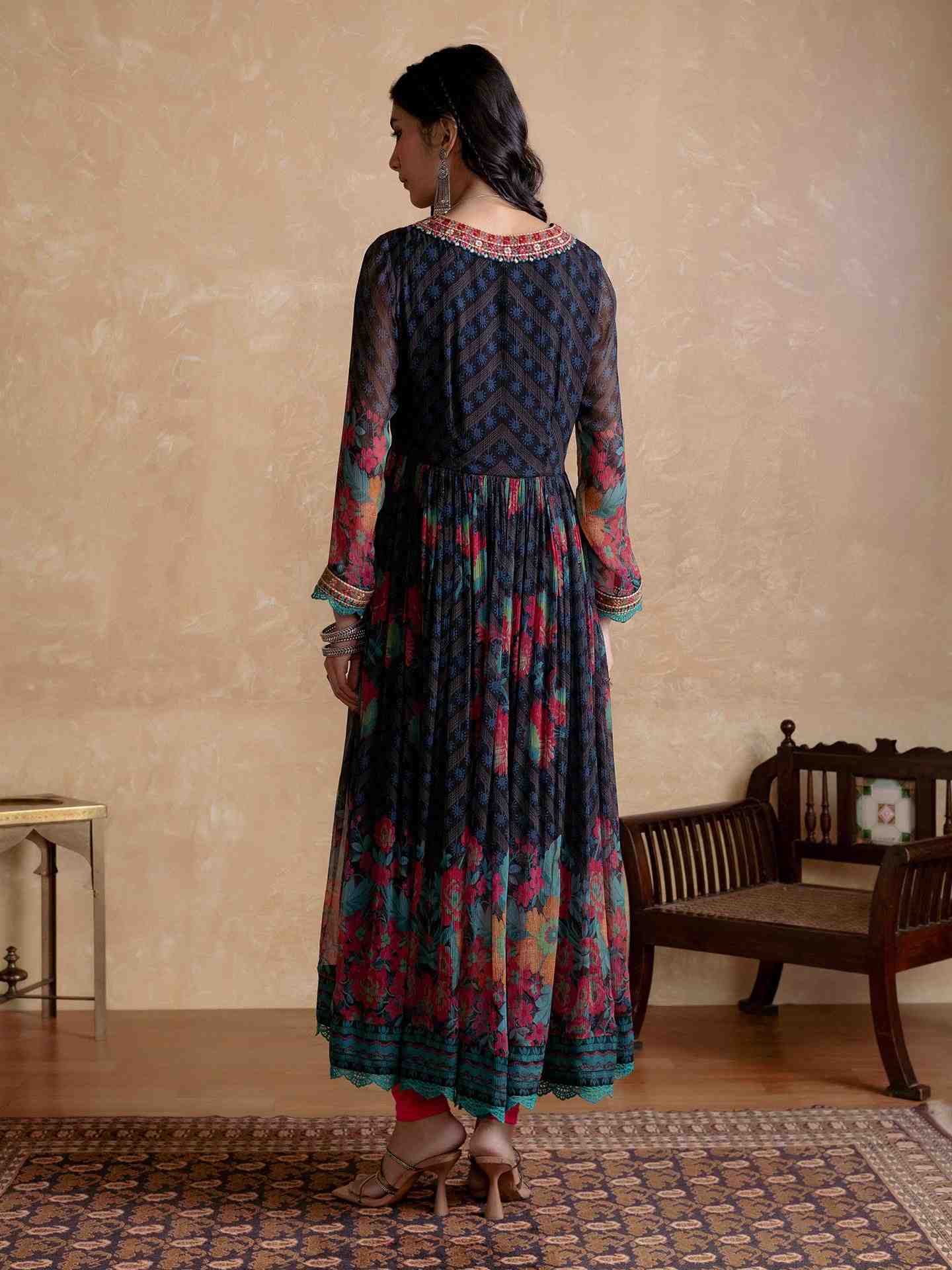 Black Niloufer Suit Set