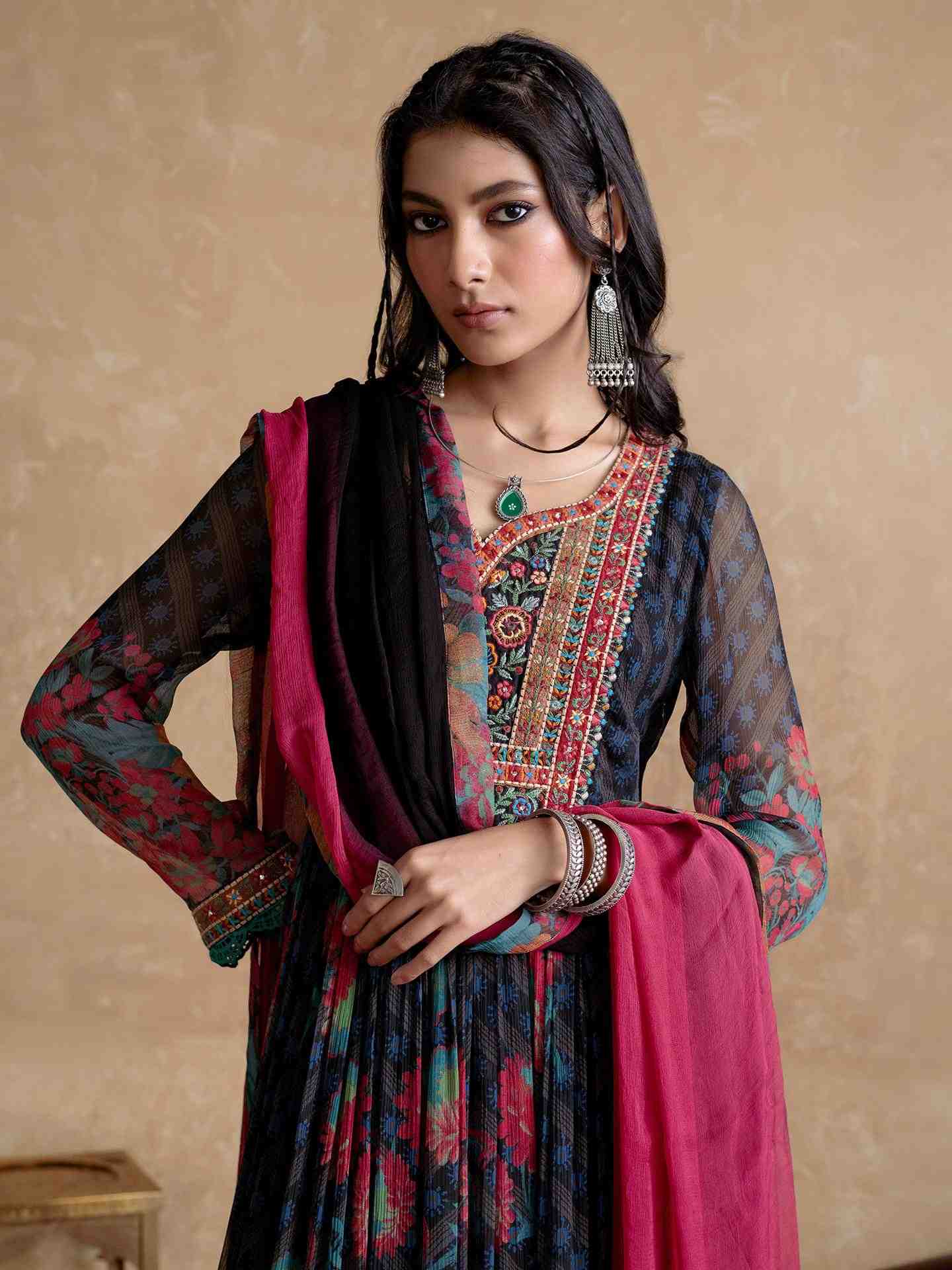 Black Niloufer Suit Set