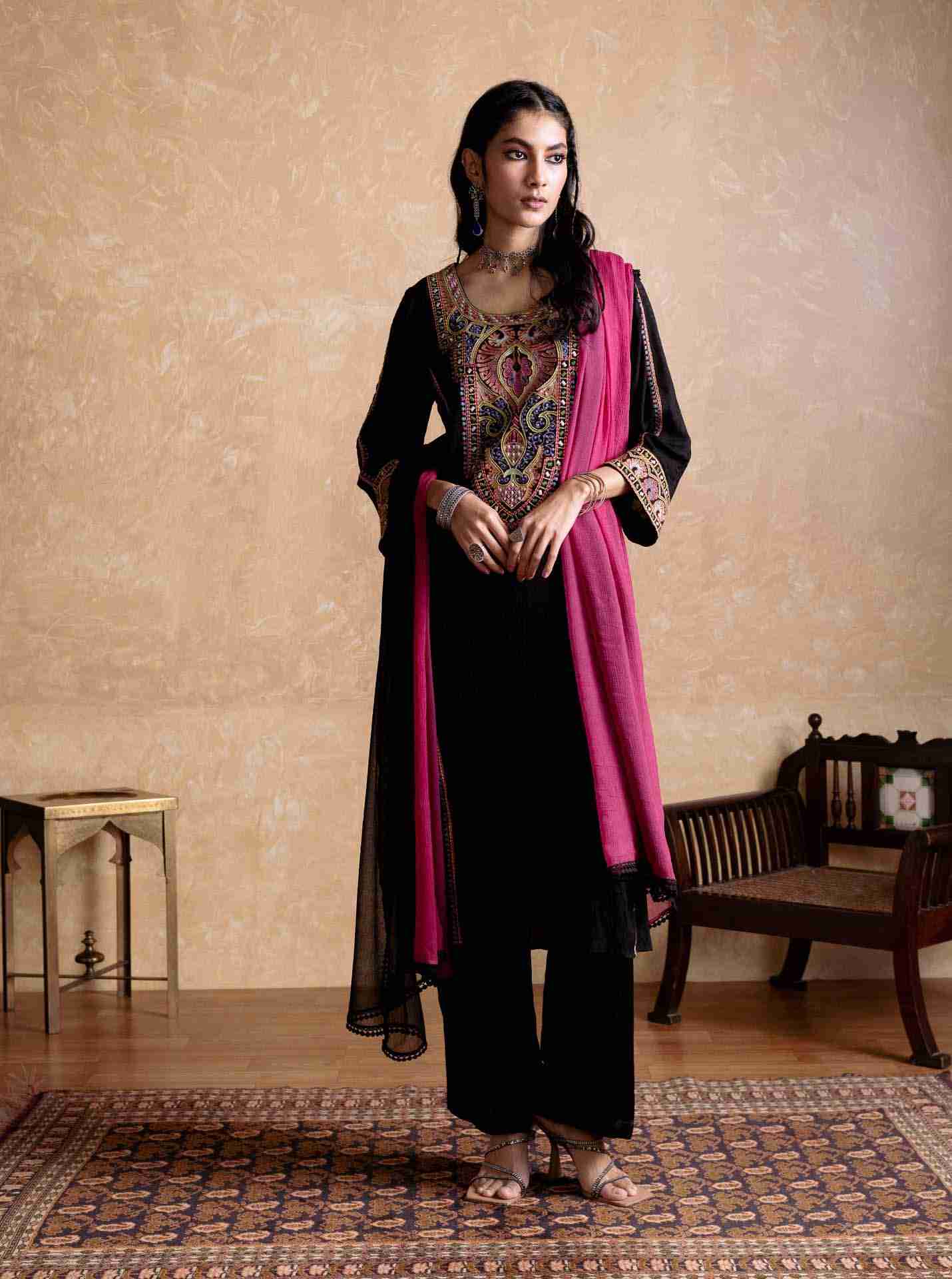 Black Arith Solid Suit Set