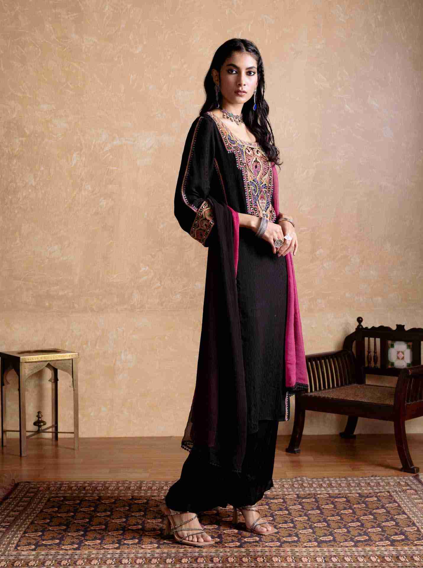 Black Arith Solid Suit Set