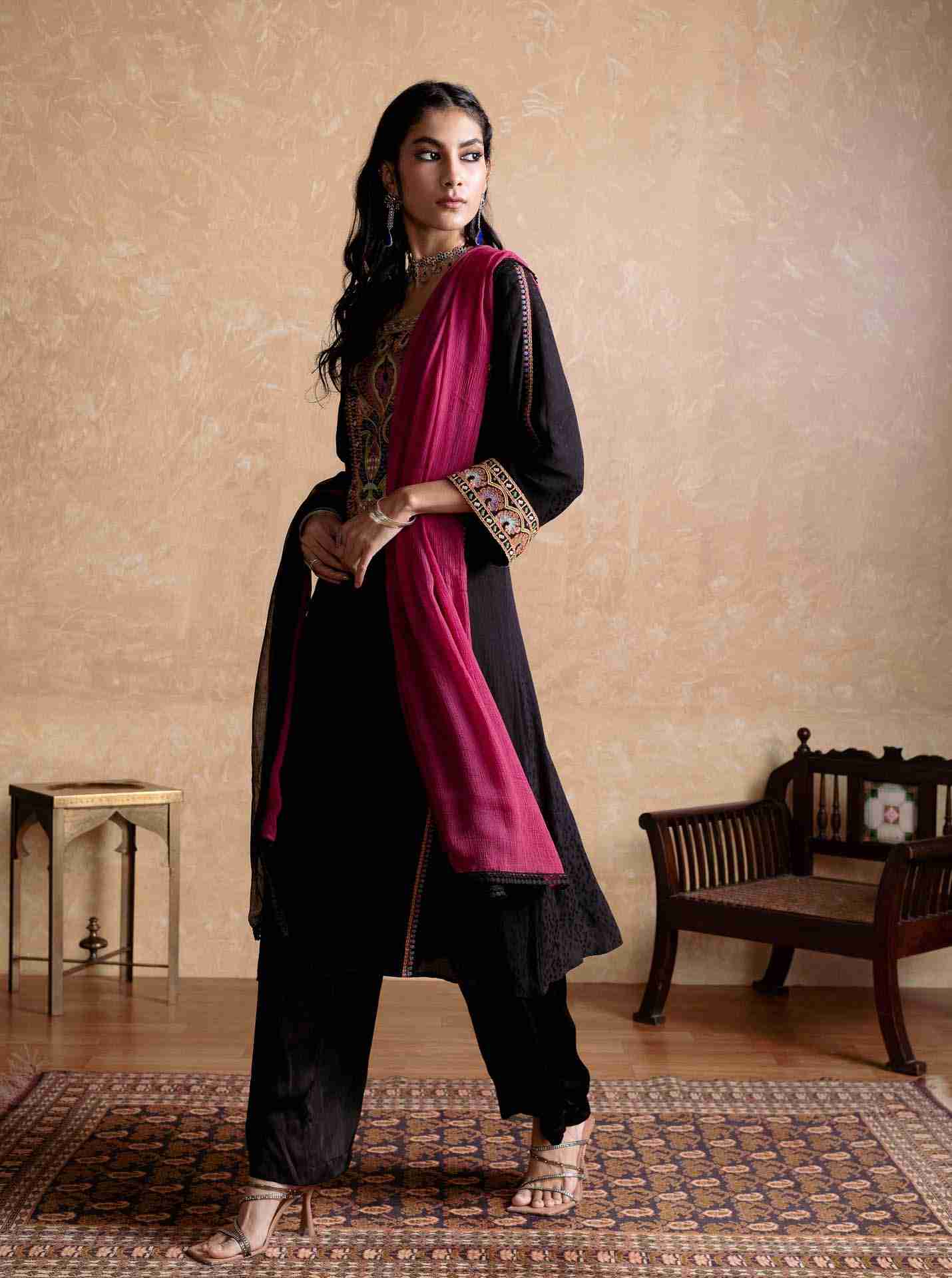 Black Arith Solid Suit Set