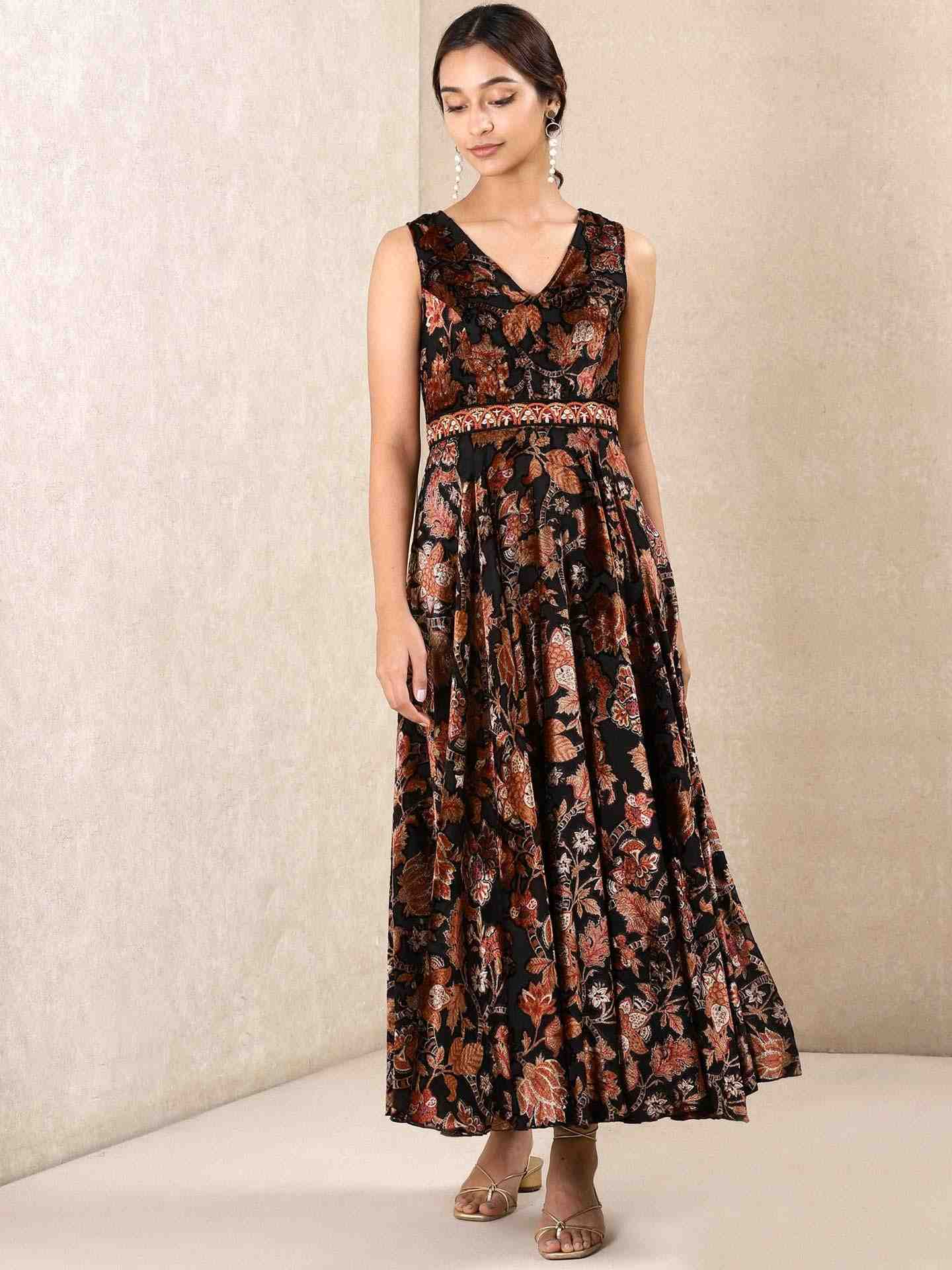 Black Nisita Velvet Dress