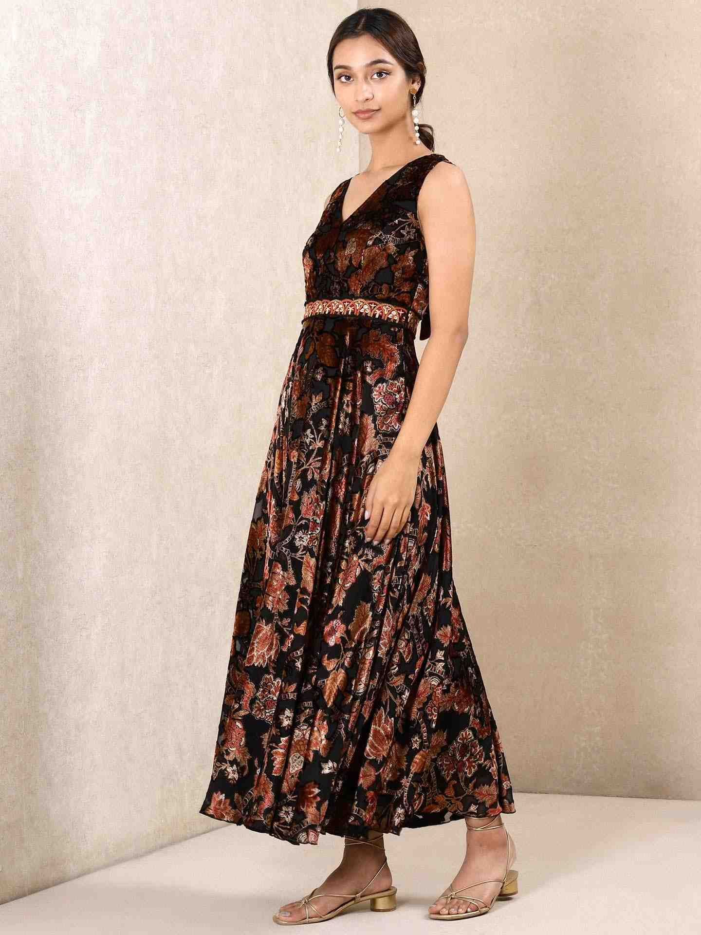 Black Nisita Velvet Dress