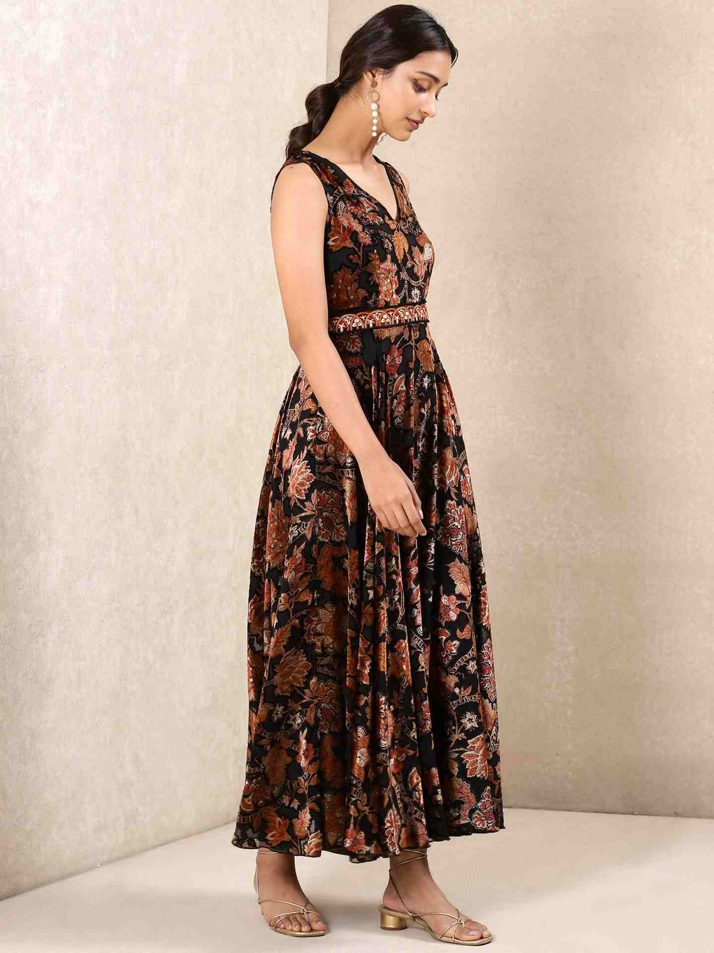 Black Nisita Velvet Dress