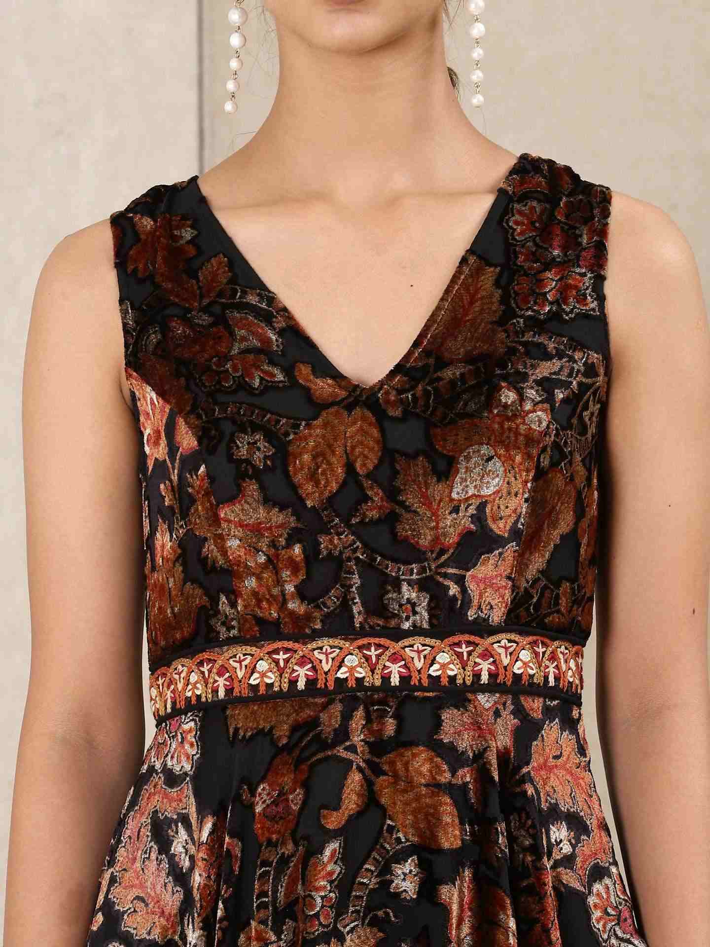 Black Nisita Velvet Dress