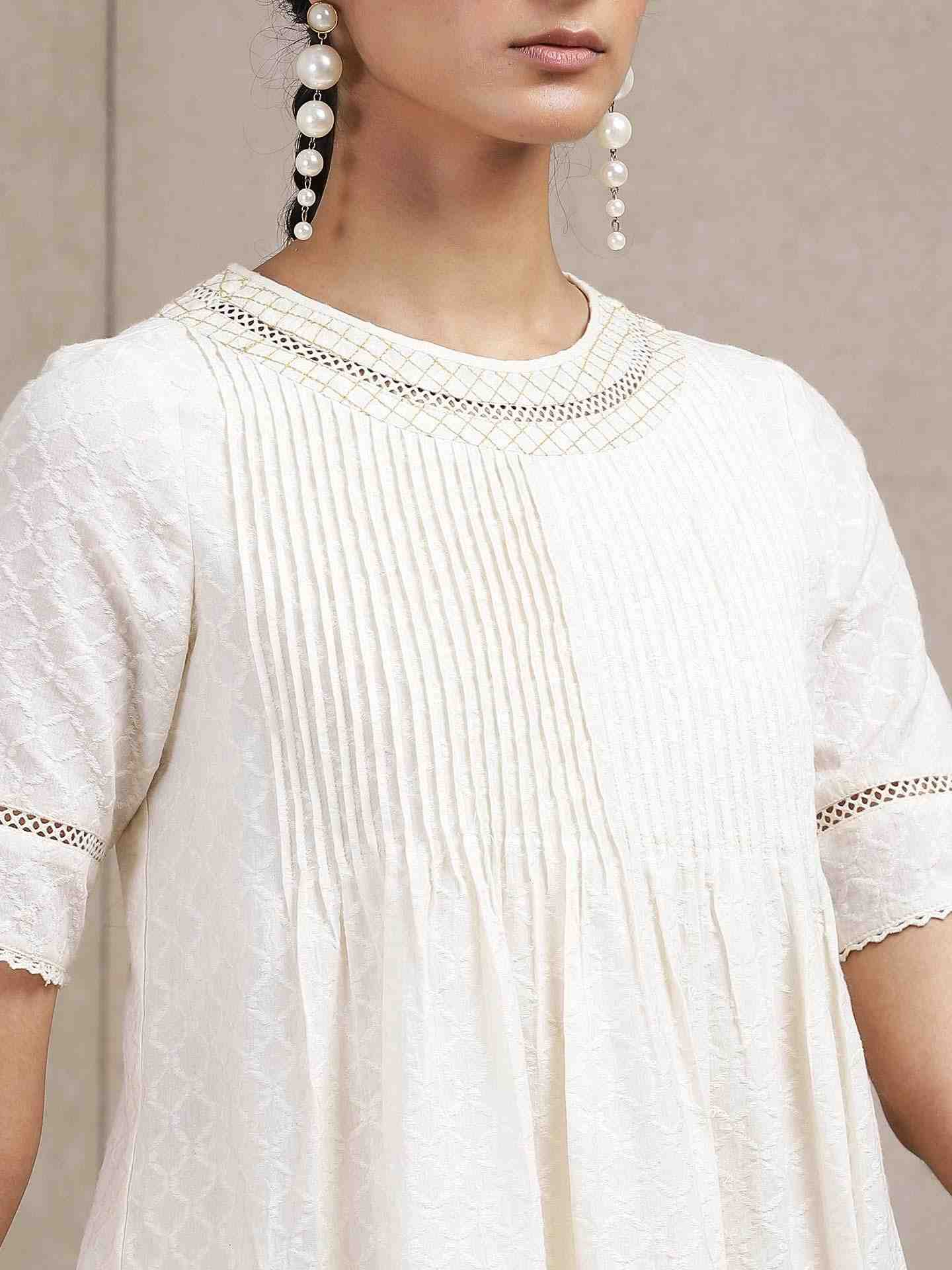 Off White Gagan Solid Cotton Kurti