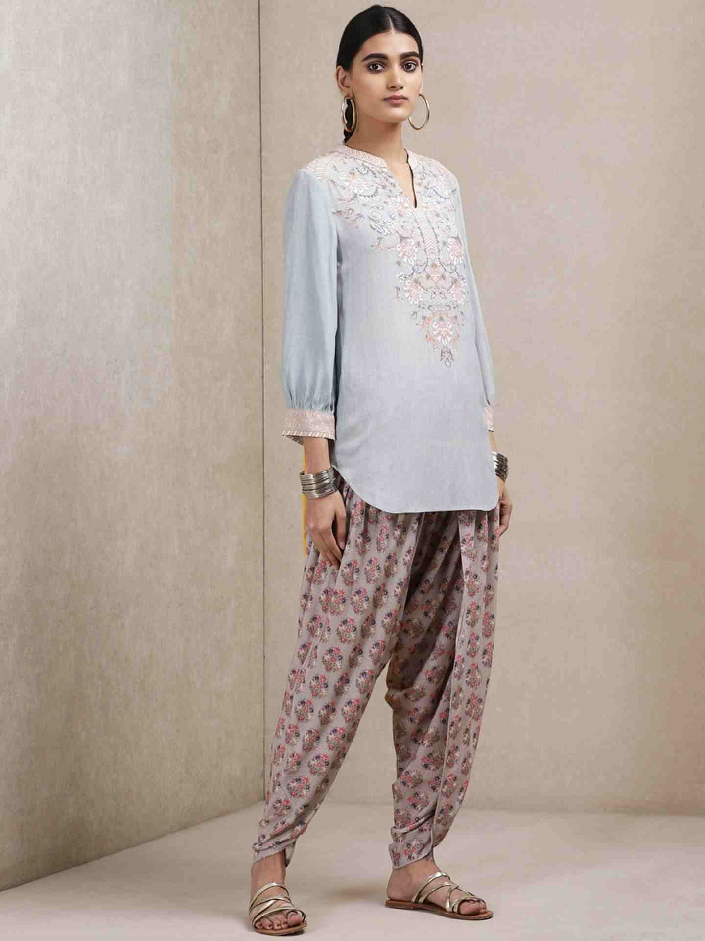Light Grey Urja And Ulfat Crepe Kurti