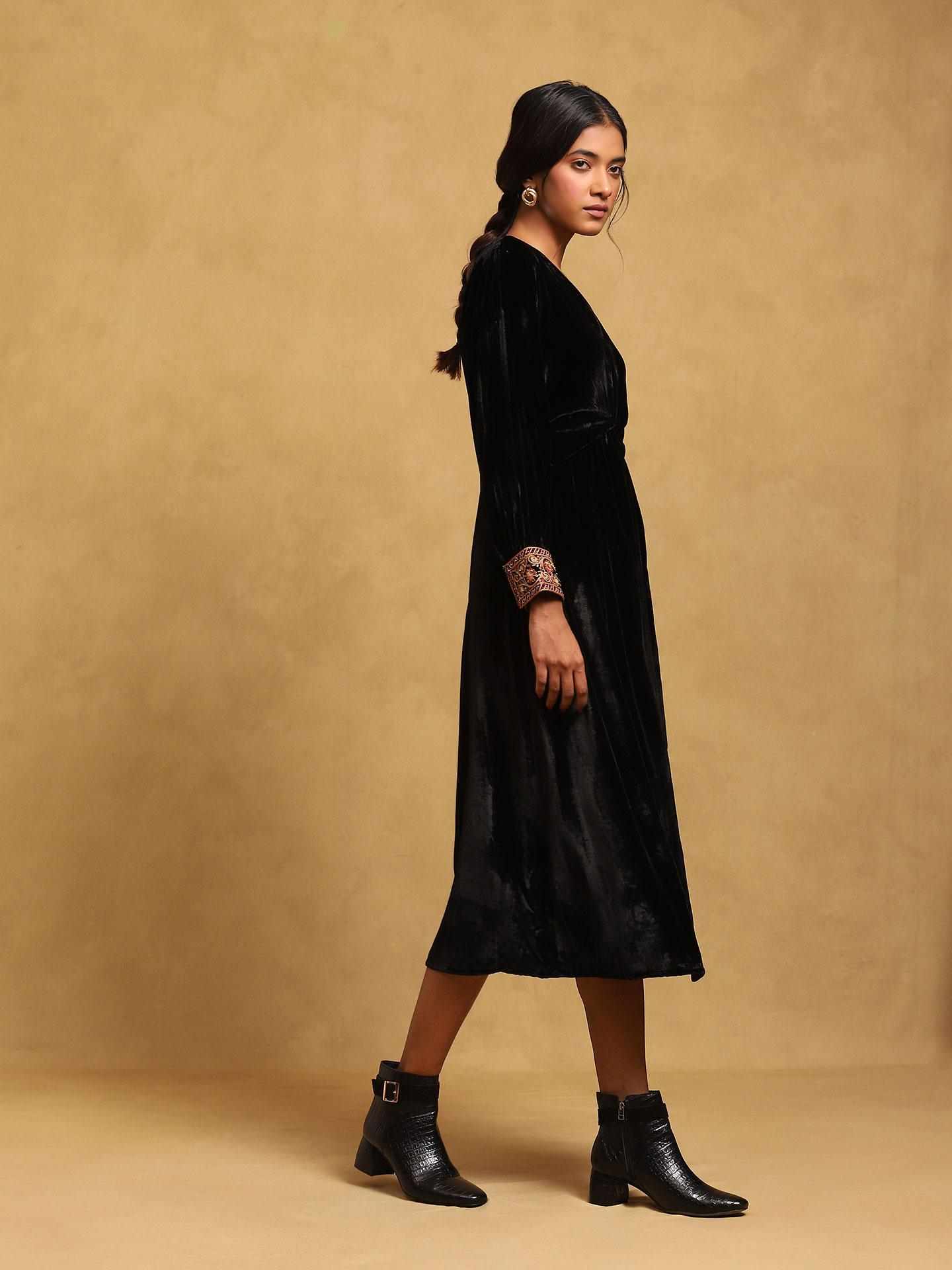 Black Sara Velvet Dress