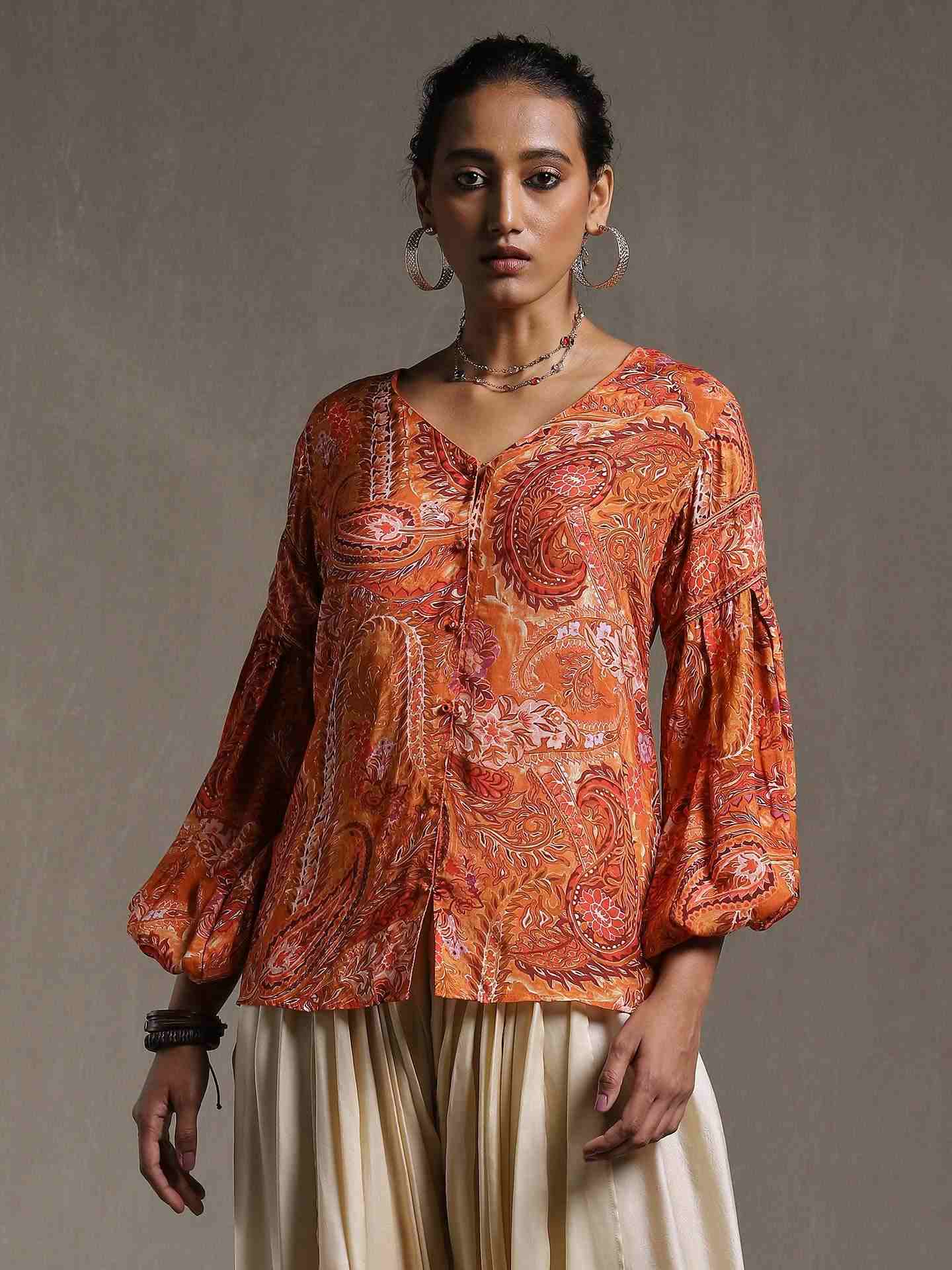https://cdn.fynd.com/v2/falling-surf-7c8bb8/fyprod/wrkr/products/pictures/item/free/original/ritu-kumar/SHRVSK01N28837114-RUST/0/37p3U0D16G-410331337001_1.jpg